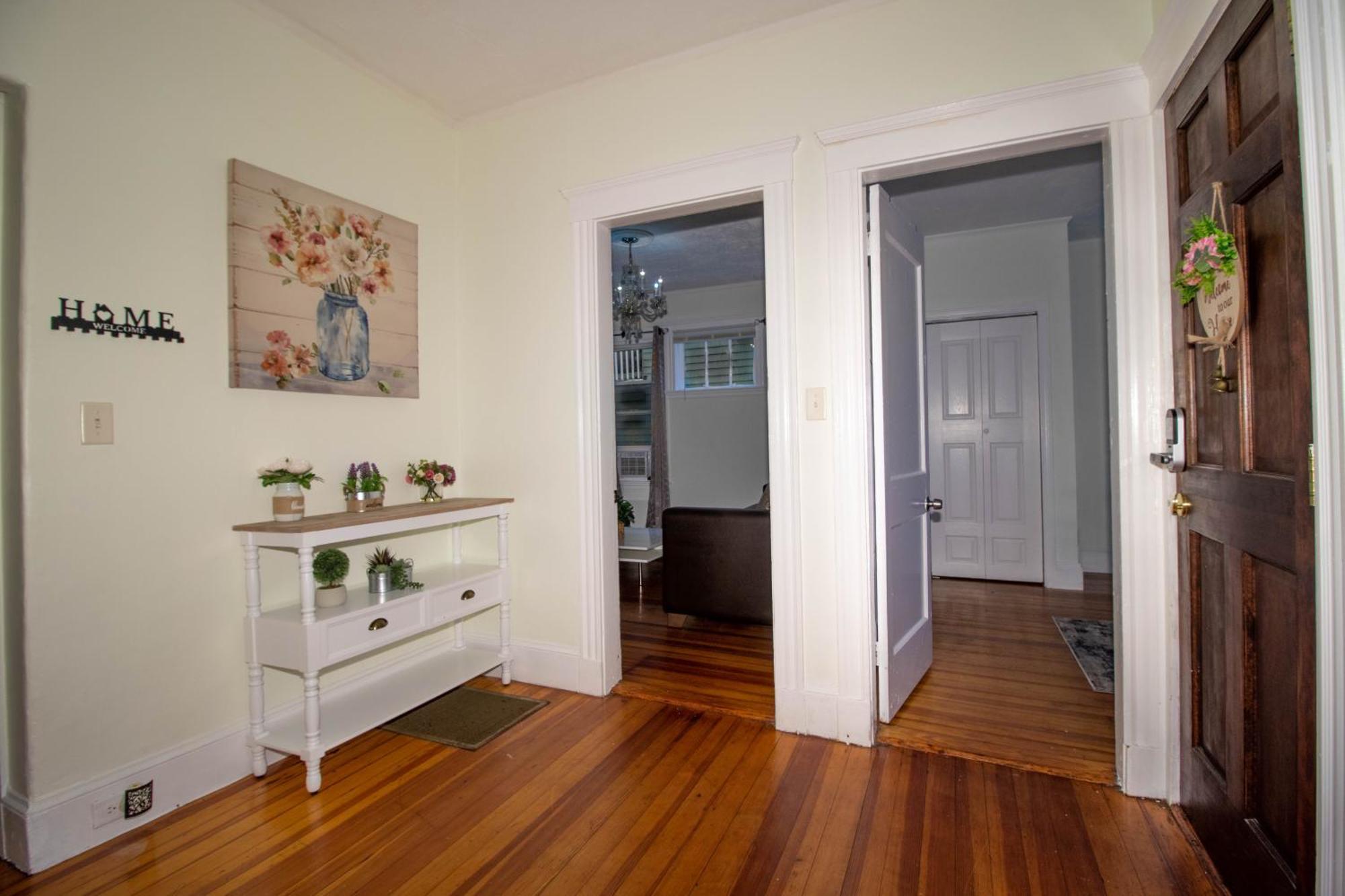 Apartment Queen Stands For Regina Boston