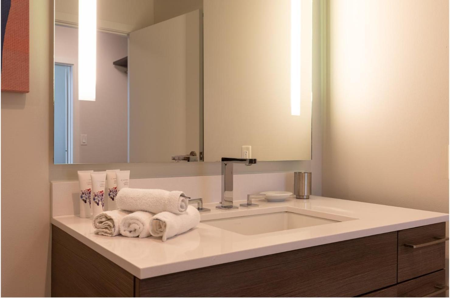 Luxury In Heart Of Back Bay - 30-306