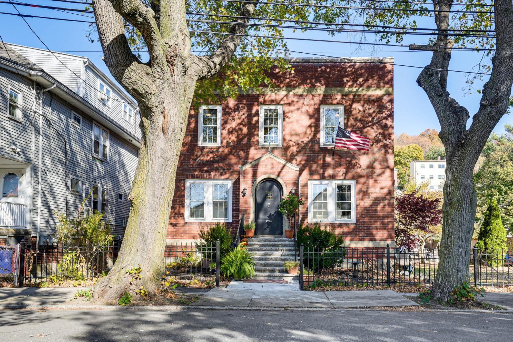 Walk To Constitution Mid-century Gem Apartment