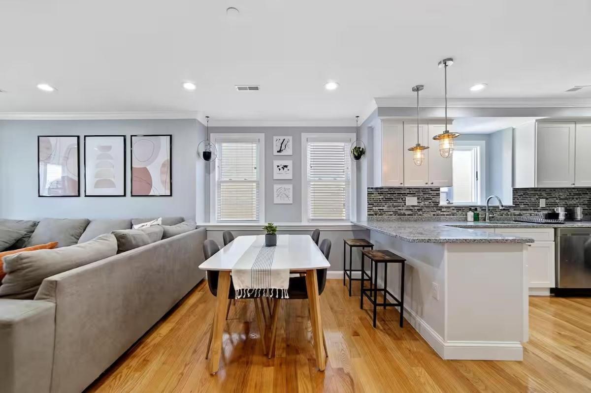 Modern Luxury Steps From Zoo & Golf Course * Boston