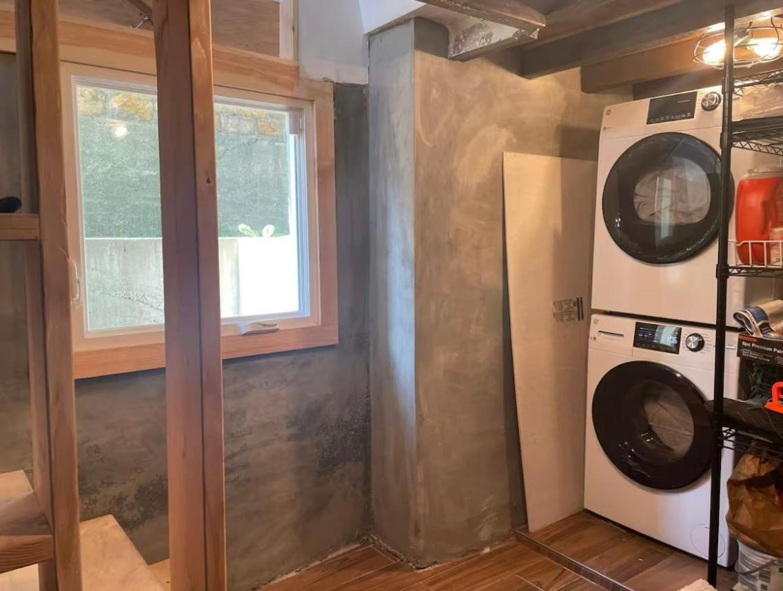 Great One-bedroom In Apartment *