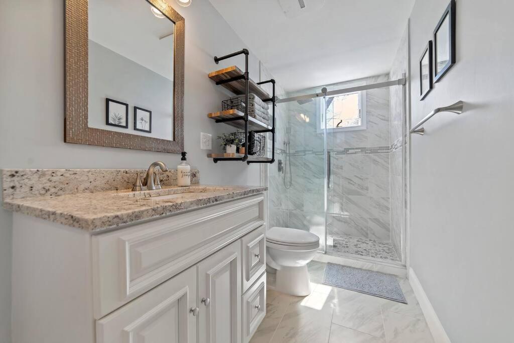 Modern Luxury Steps From Zoo & Golf Course Apartment *