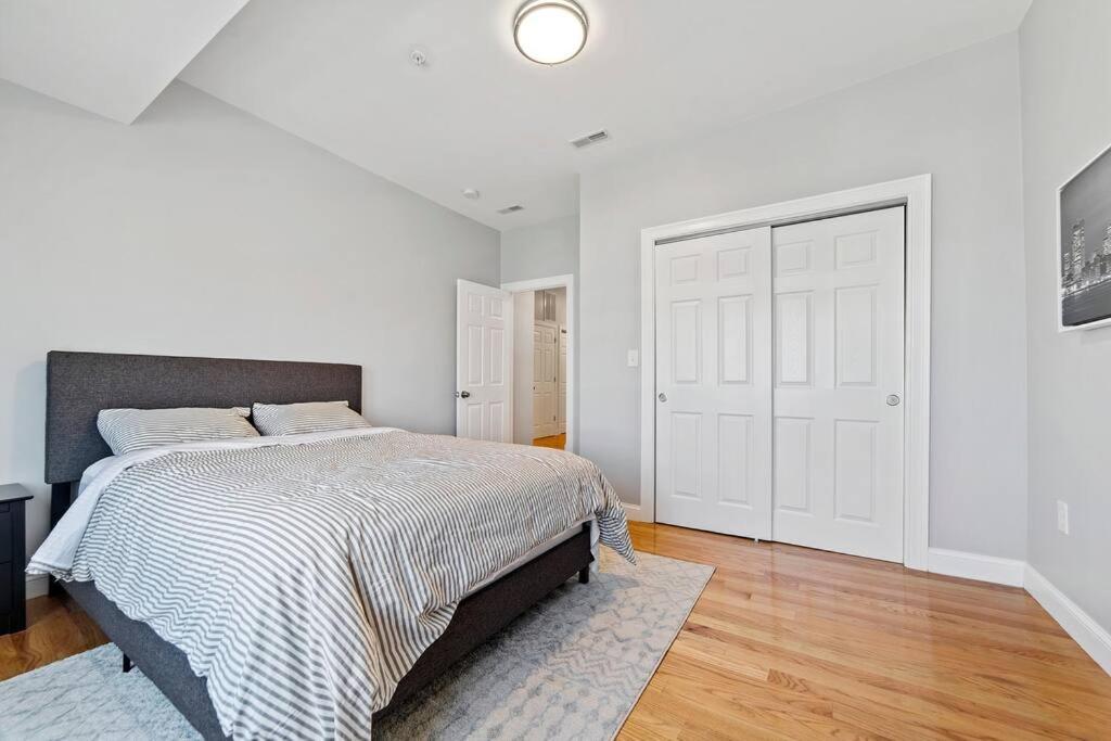 Modern Luxury Steps From Zoo & Golf Course Apartment