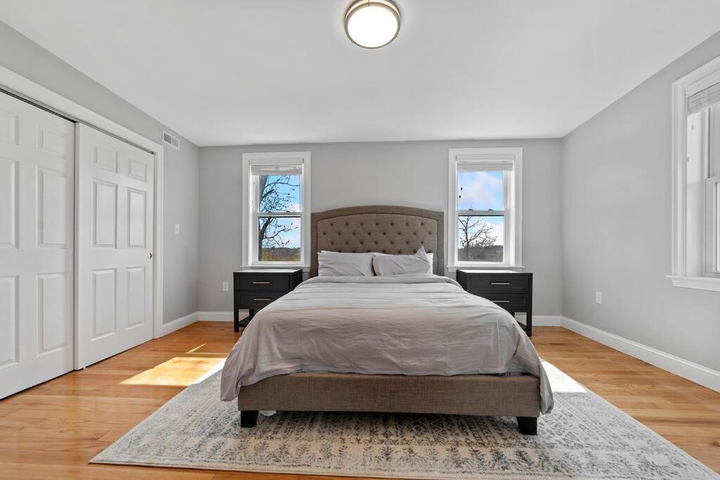 Modern Luxury Steps From Zoo & Golf Course *