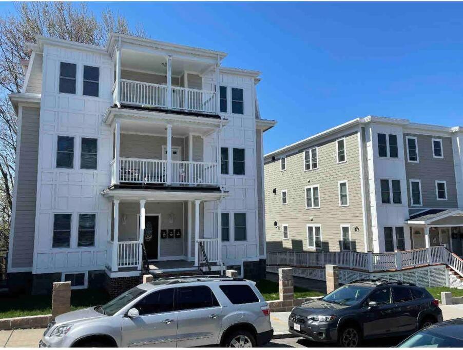 Modern Luxury Steps From Zoo & Golf Course Boston