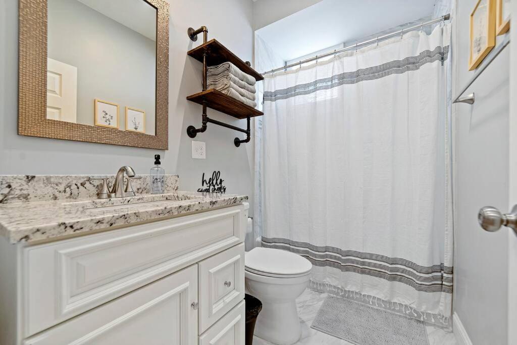 Modern Luxury Steps From Zoo & Golf Course Apartment *