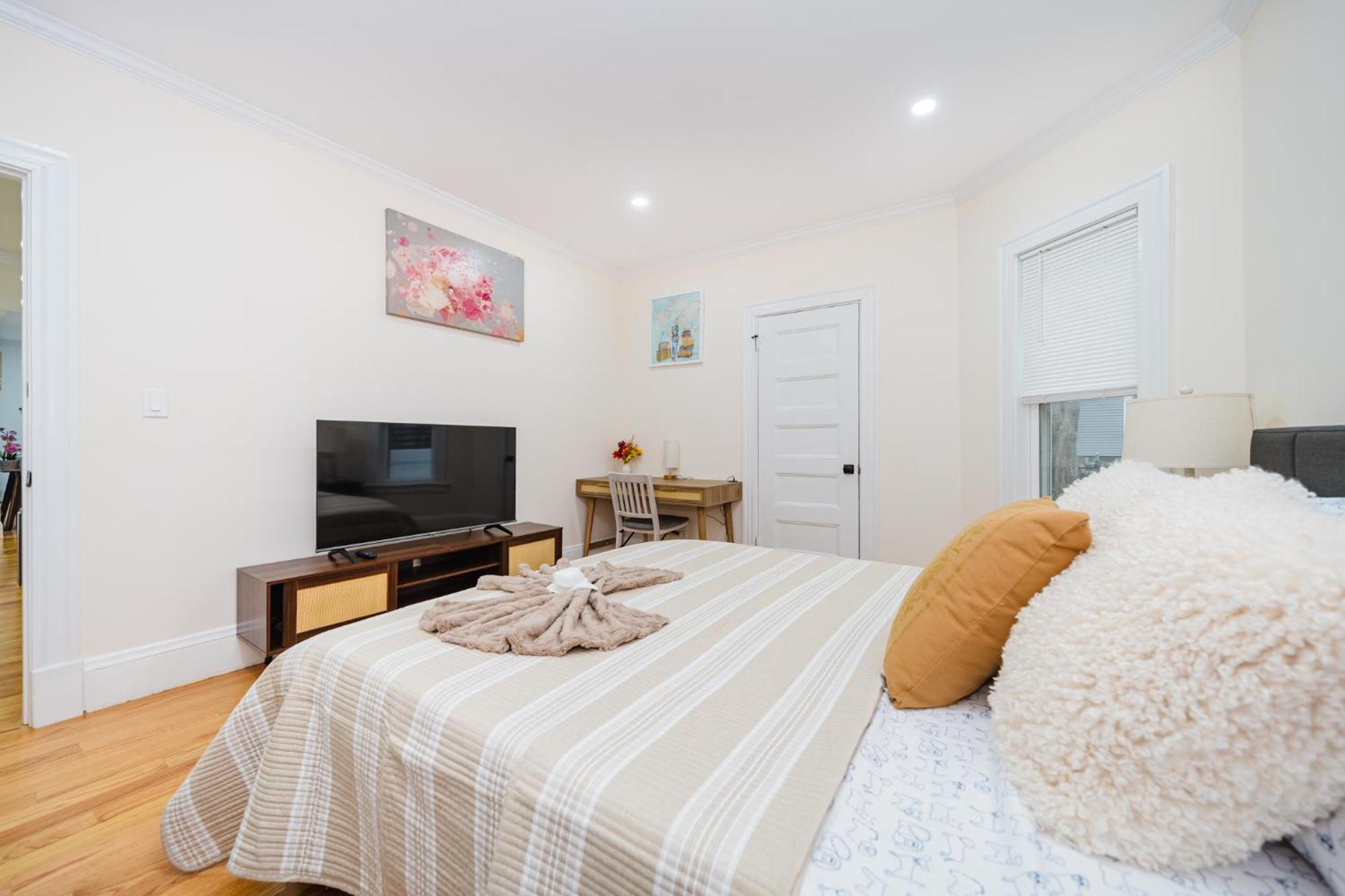 76 Carruth - 4br Cozy And Lovely Apartment *