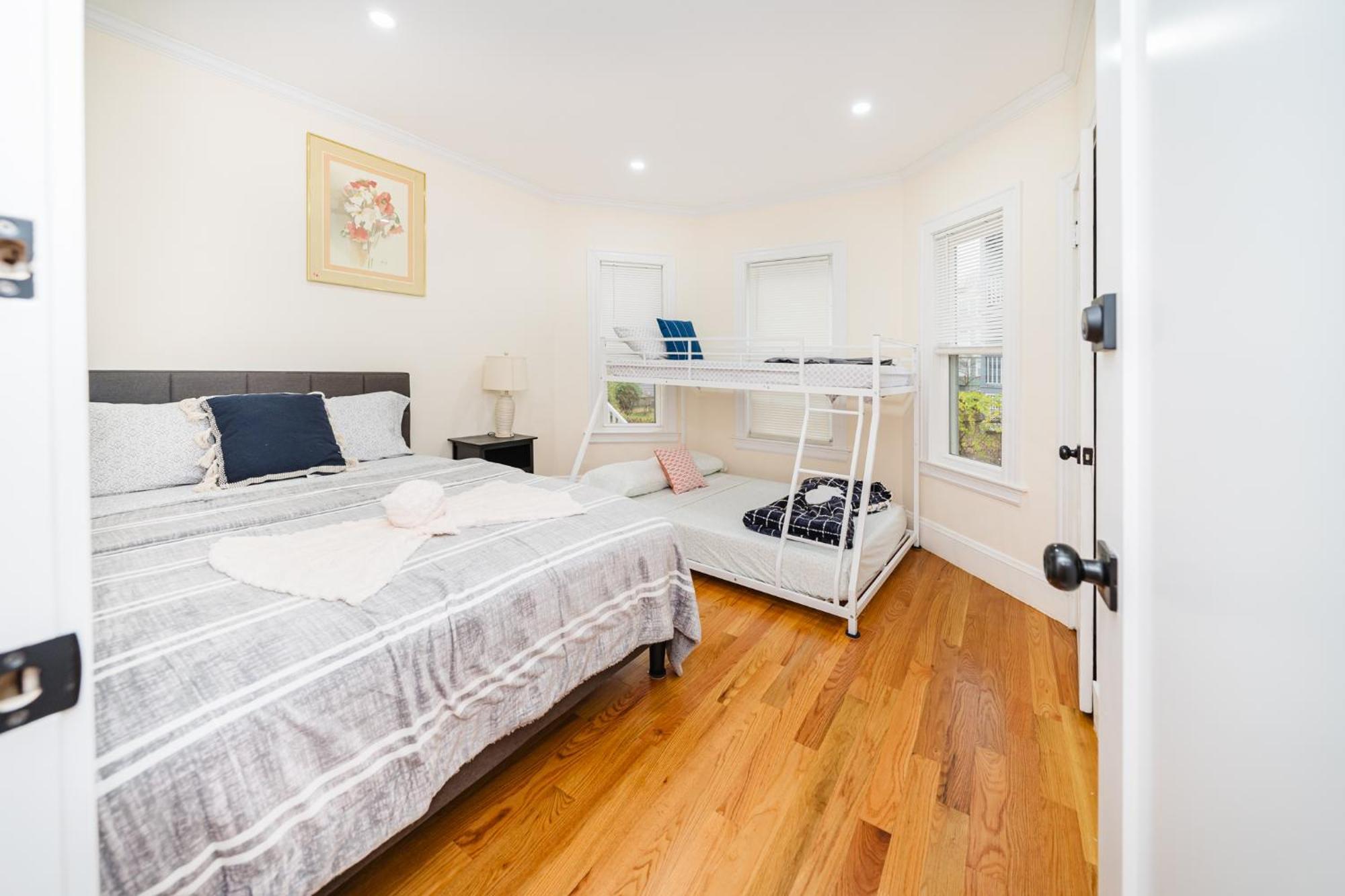 76 Carruth - 4br Cozy And Lovely Apartment *