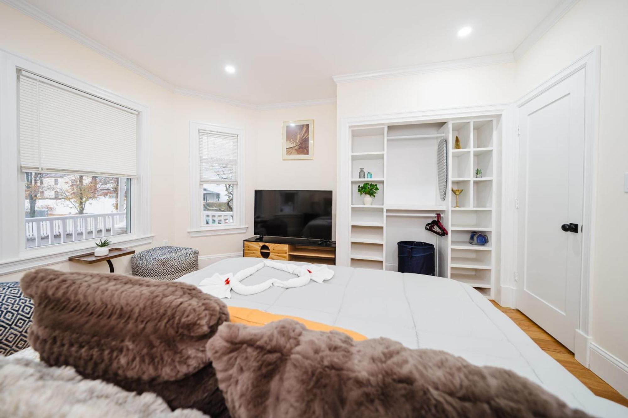 76 Carruth - 4br Cozy And Lovely Apartment *