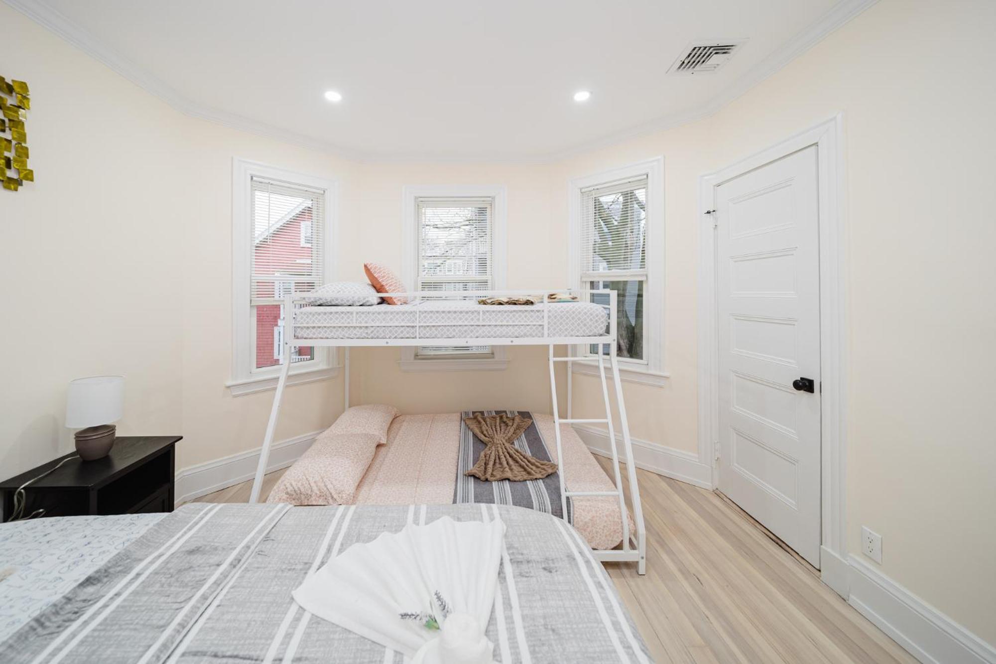 Apartment 76 Carruth - 4br Cozy And Lovely Boston