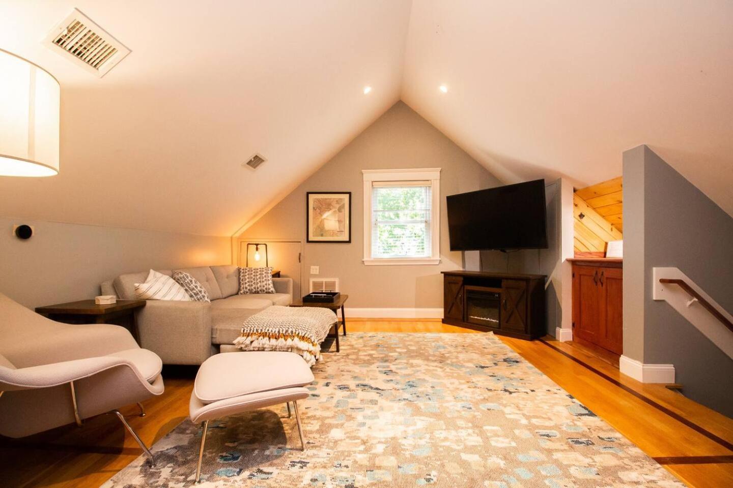 Pristine 1bed In Savin Hill Apartment