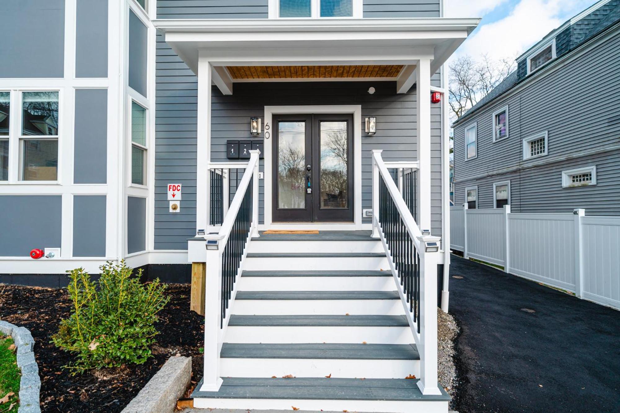 60-3 3br - Sleek Near Wollaston Apartment