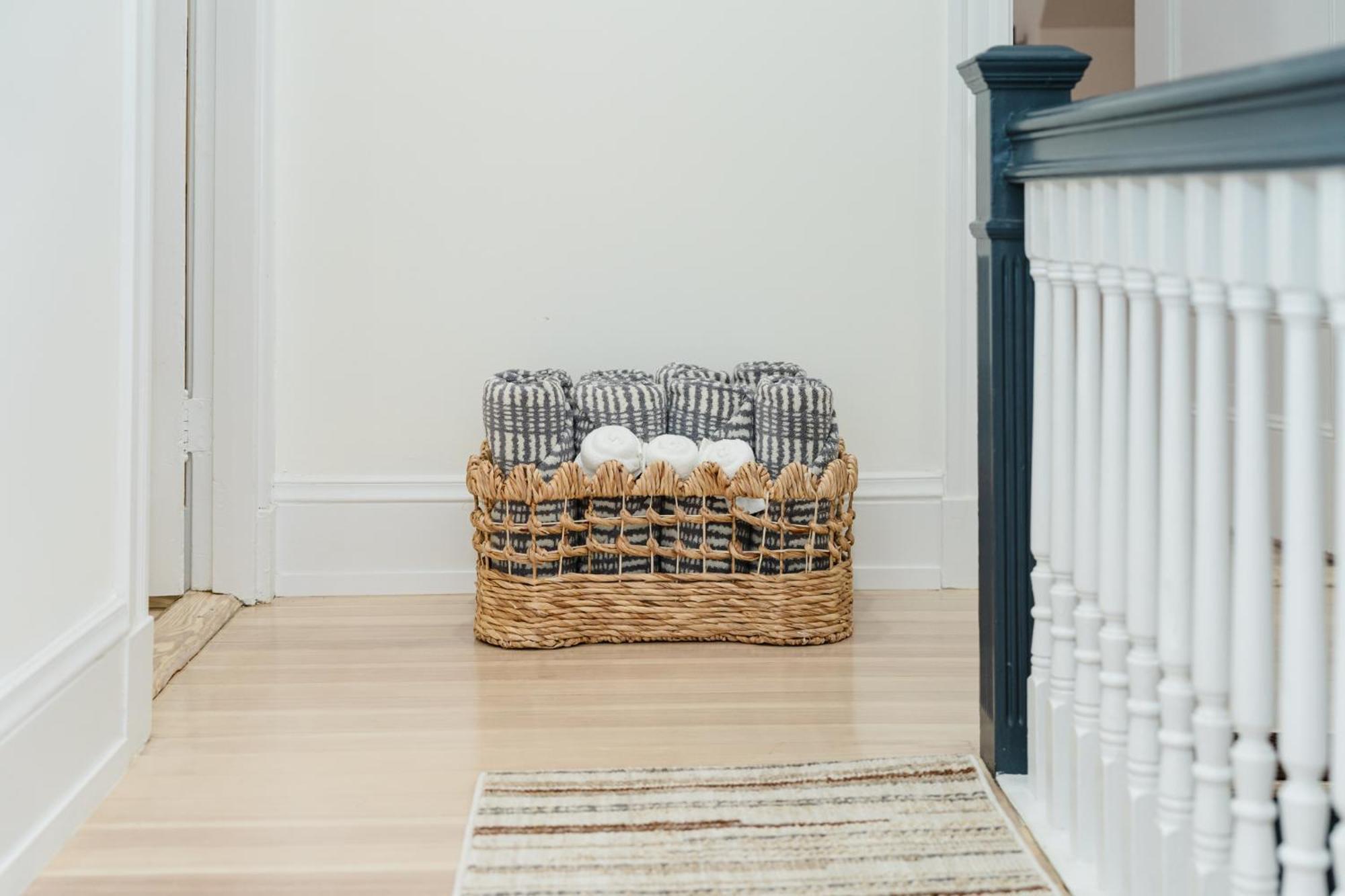 76-2 5br Cozy In Apartment *