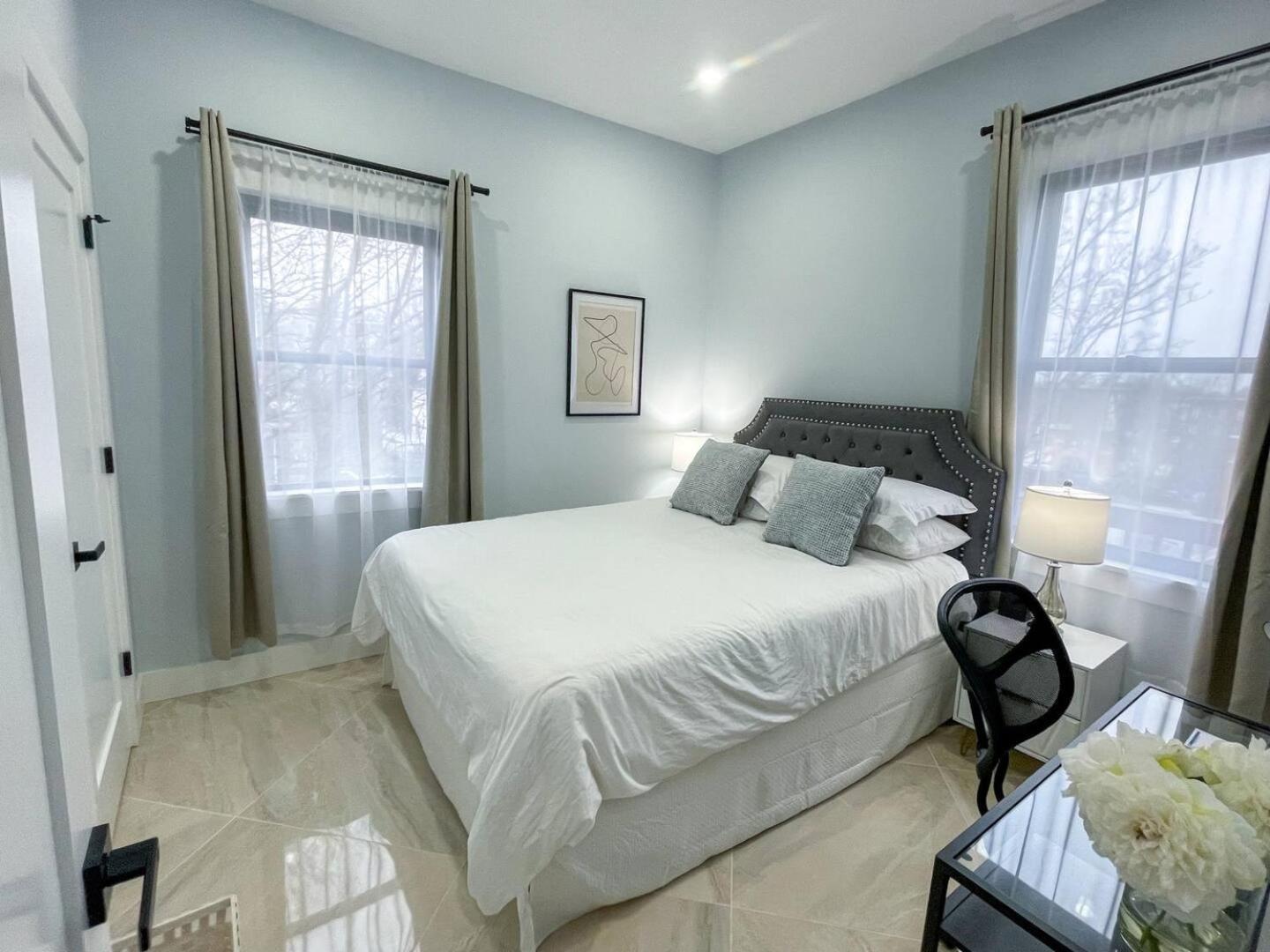 Renovated 3b, 2ba, Skyline View, Laundry, Cen Air Apartment Boston