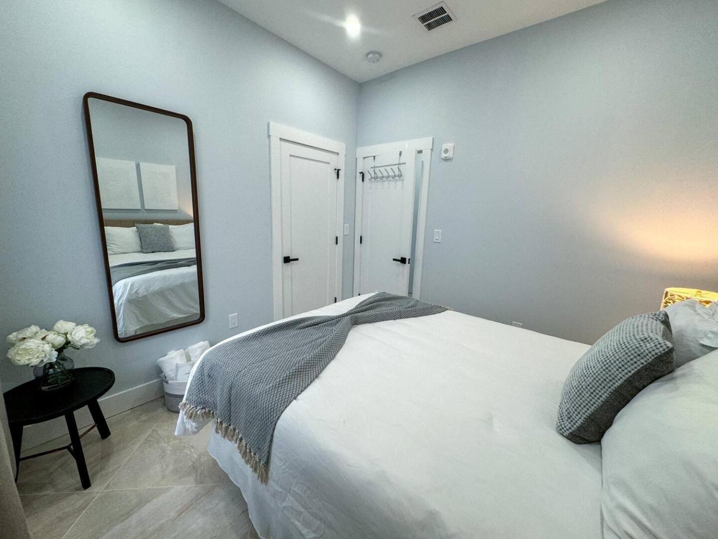 Renovated 3b, 2ba, Skyline View, Laundry, Cen Air