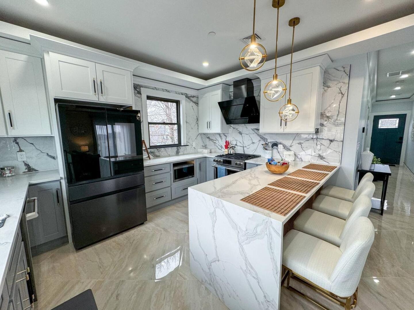 Renovated 3b, 2ba, Skyline View, Laundry, Cen Air Apartment Boston