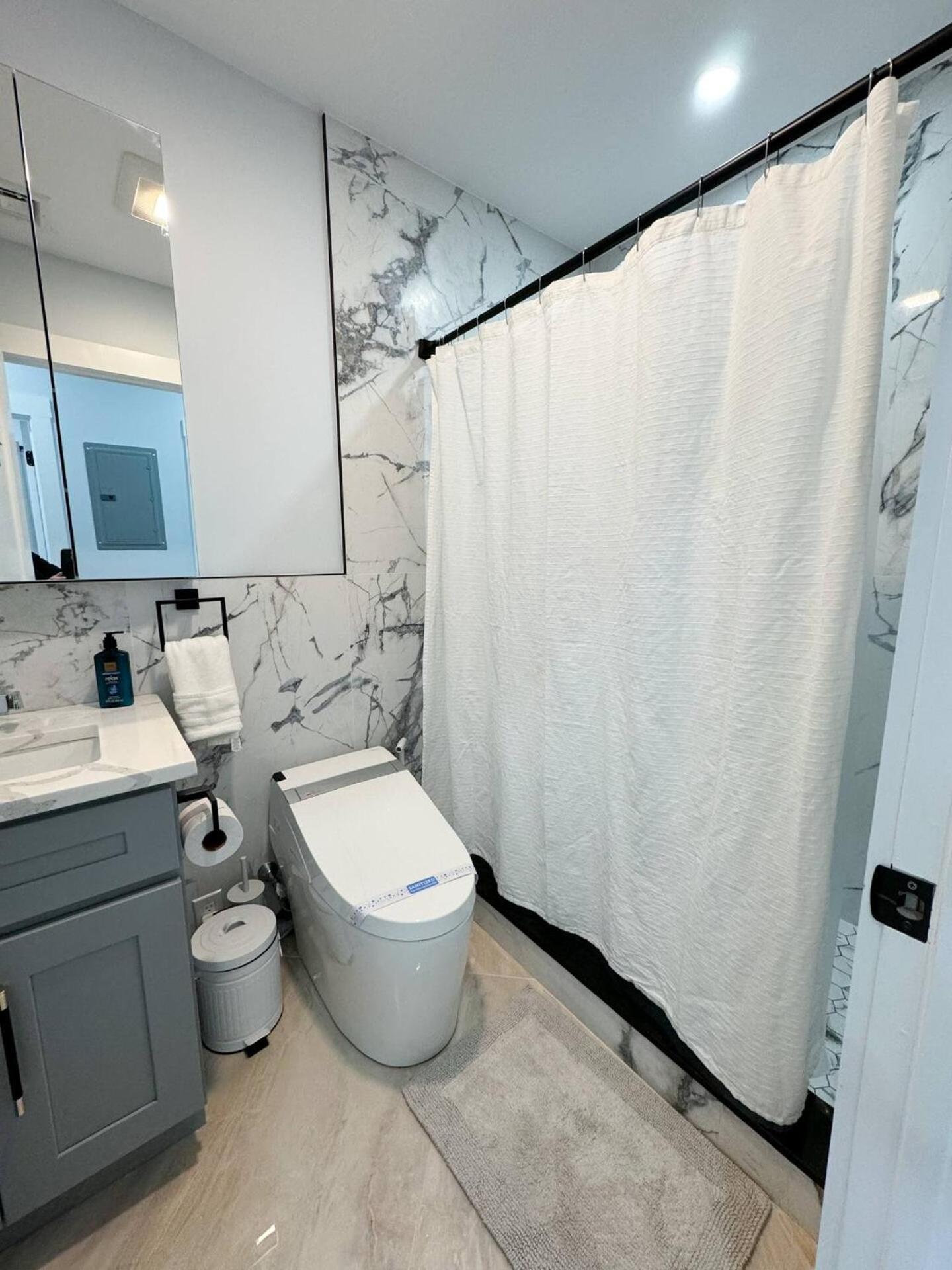 Renovated 3b, 2ba, Skyline View, Laundry, Cen Air *