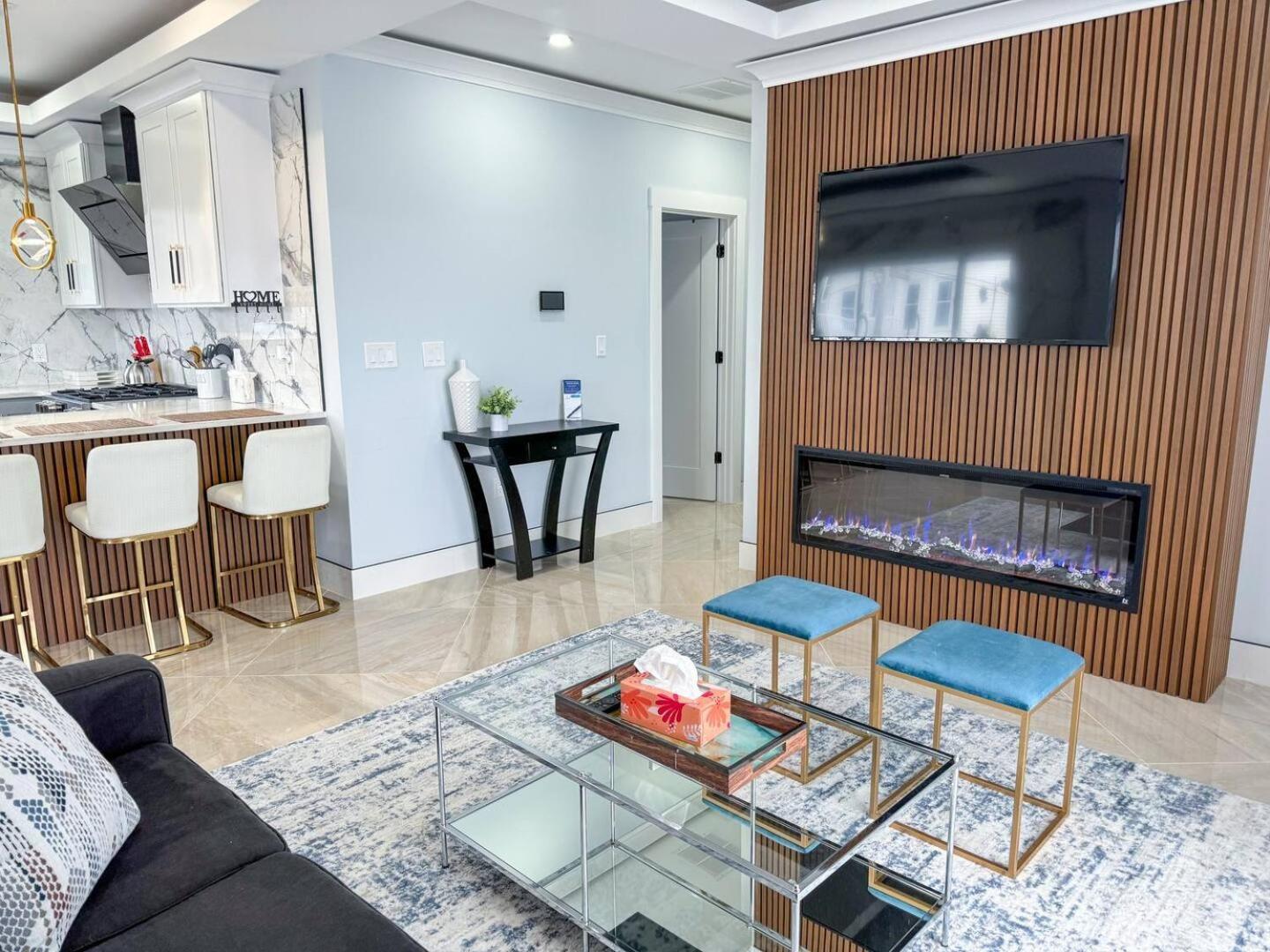 Renovated 3b, 2ba, Skyline View, Laundry, Cen Air * Boston