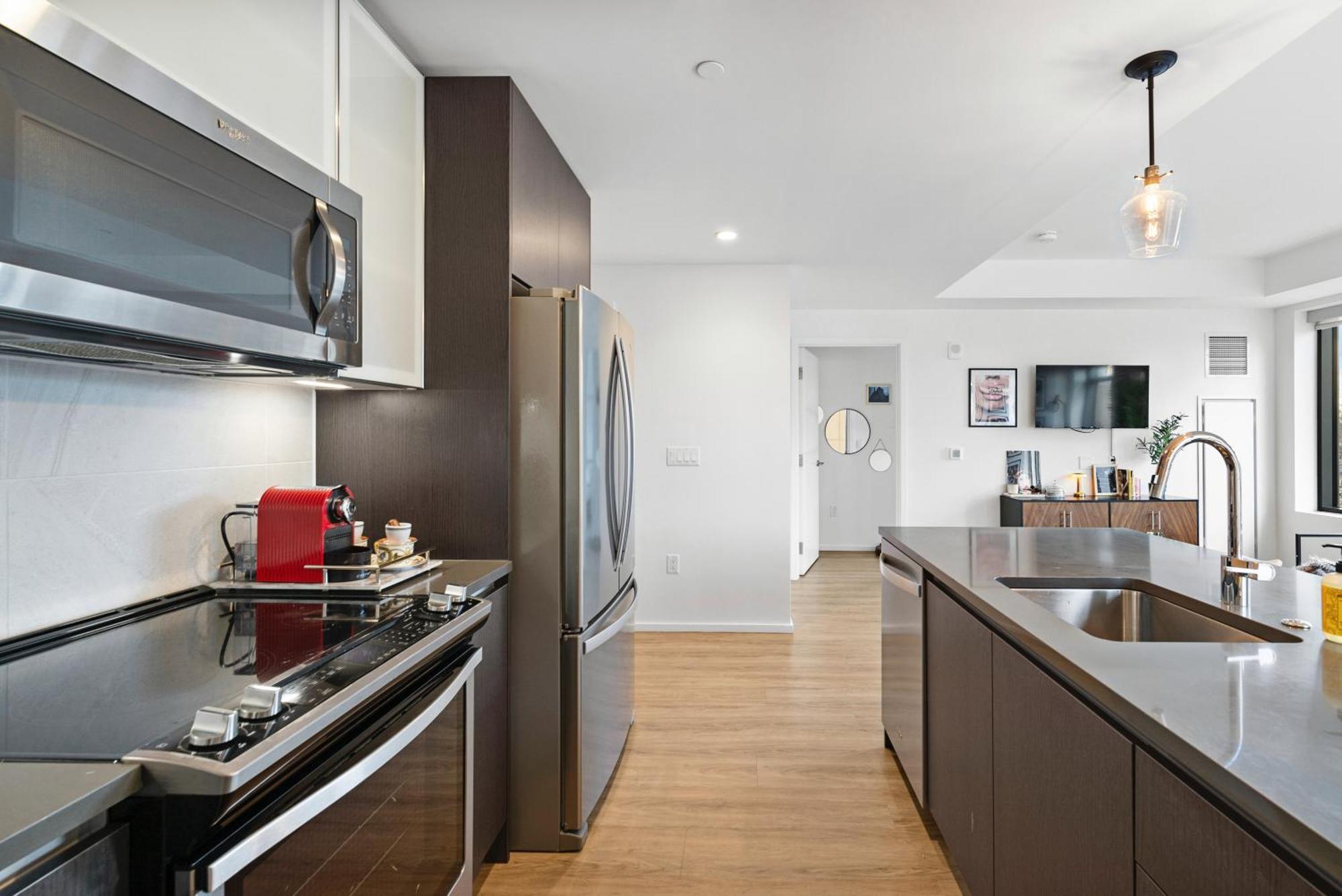 South End Luxury 2 Bedroom Apartment