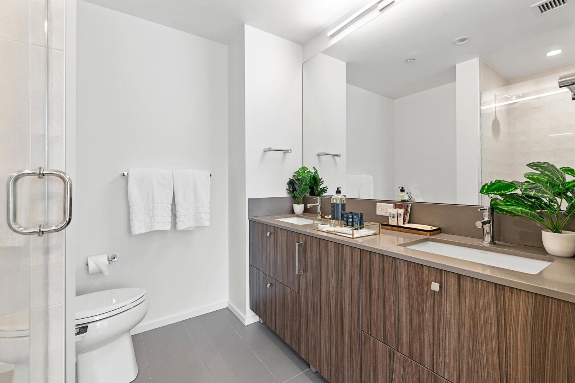 South End Luxury 2 Bedroom Apartment *