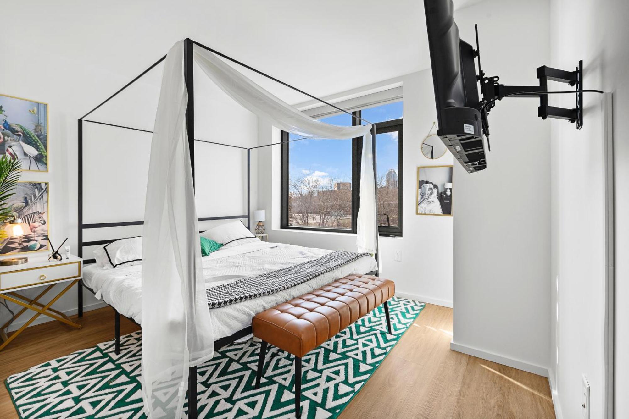 South End Luxury 2 Bedroom *