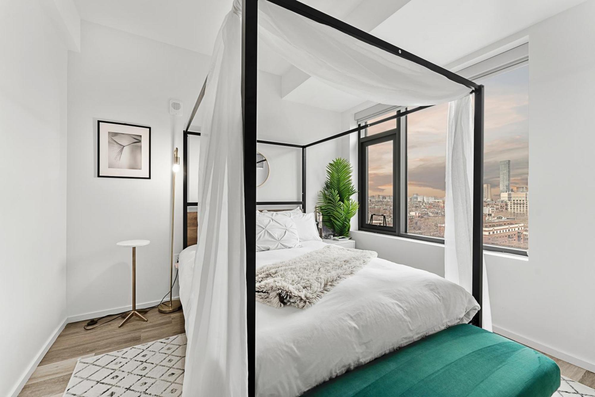 South End Luxury 2 Bedroom Apartment *