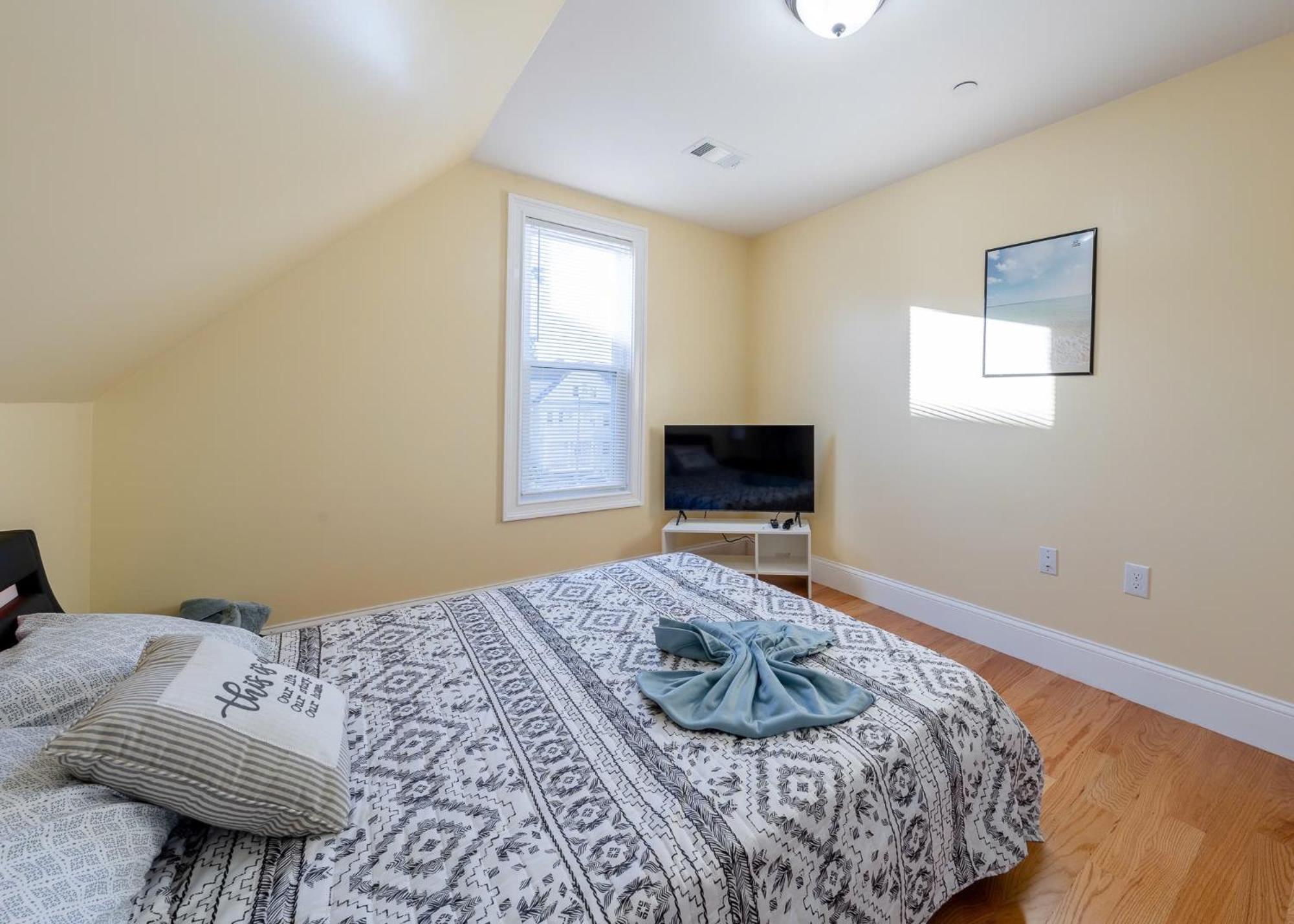 233-3 4br - Peaceful Escape Near Downtown Apartment Boston