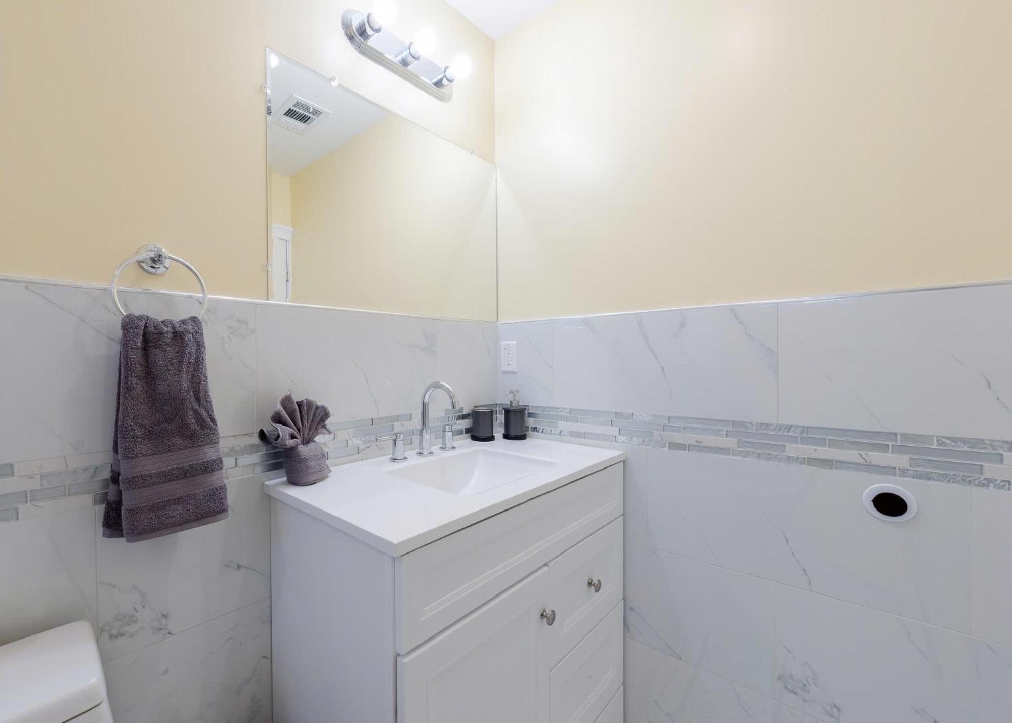 Apartment 233-3 4br - Peaceful Escape Near Downtown Boston