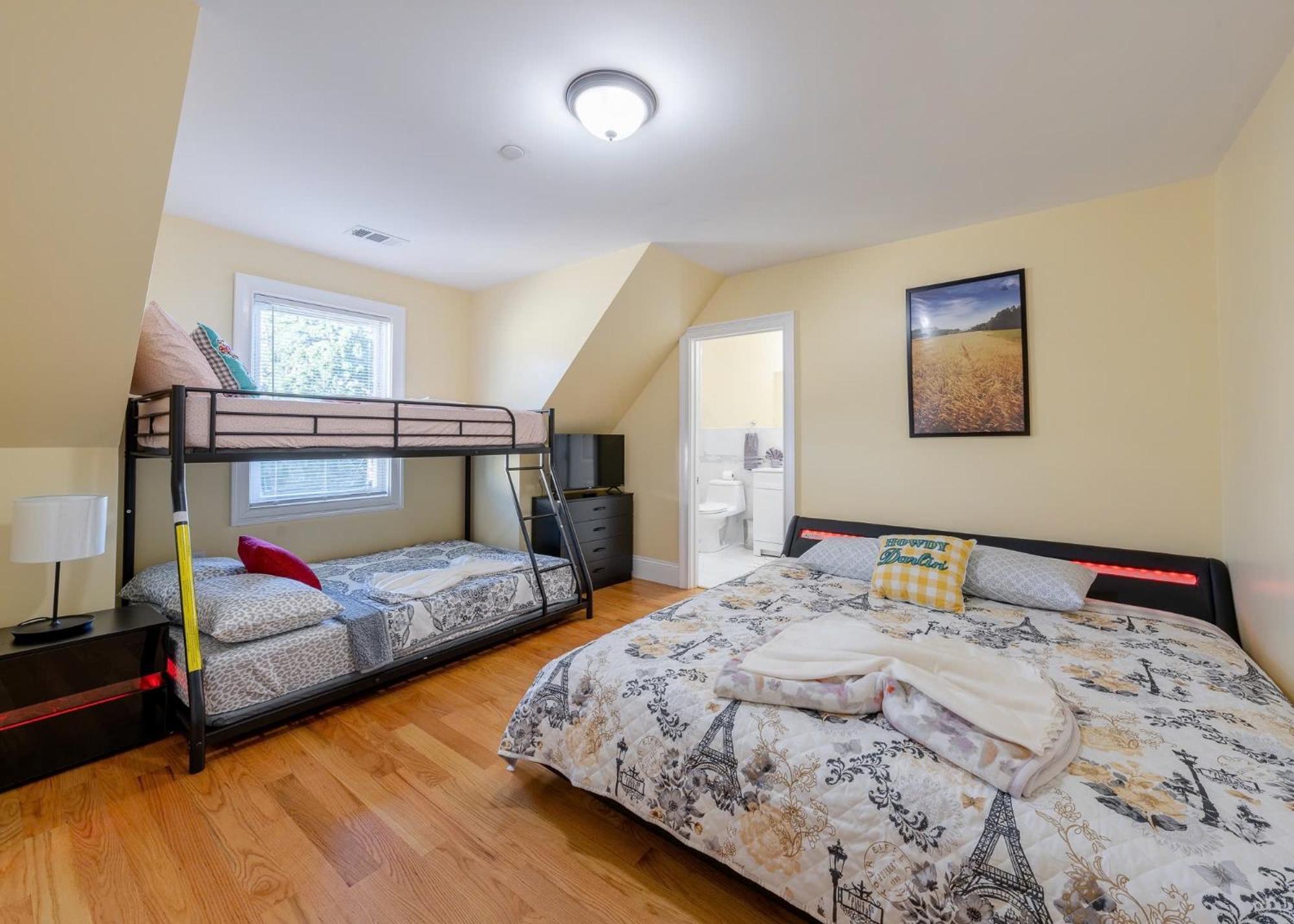 Apartment 233-3 4br - Peaceful Escape Near Downtown Boston