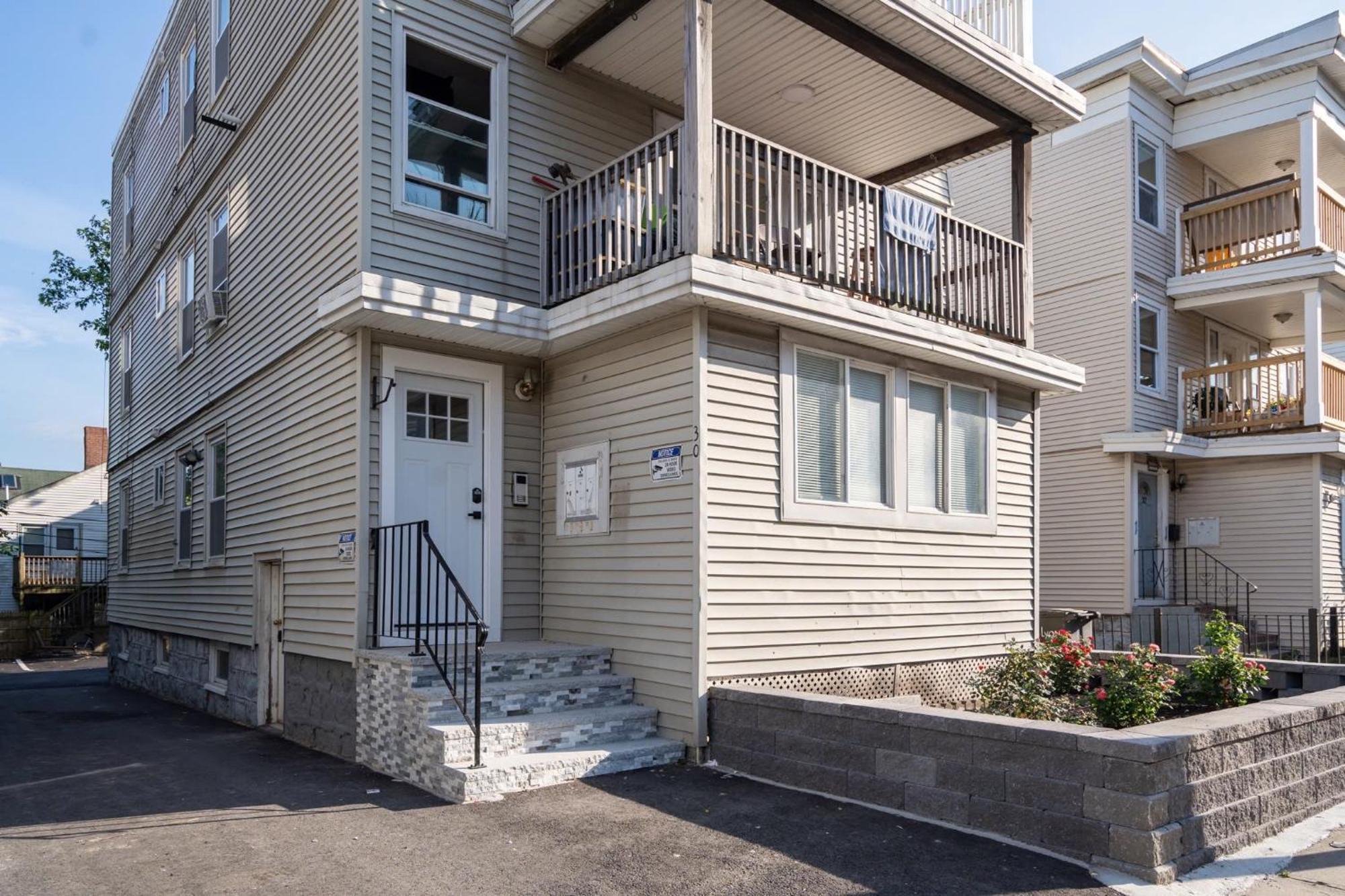 30-1 New! Full Comfort - Spacious 1St-Floor Apt