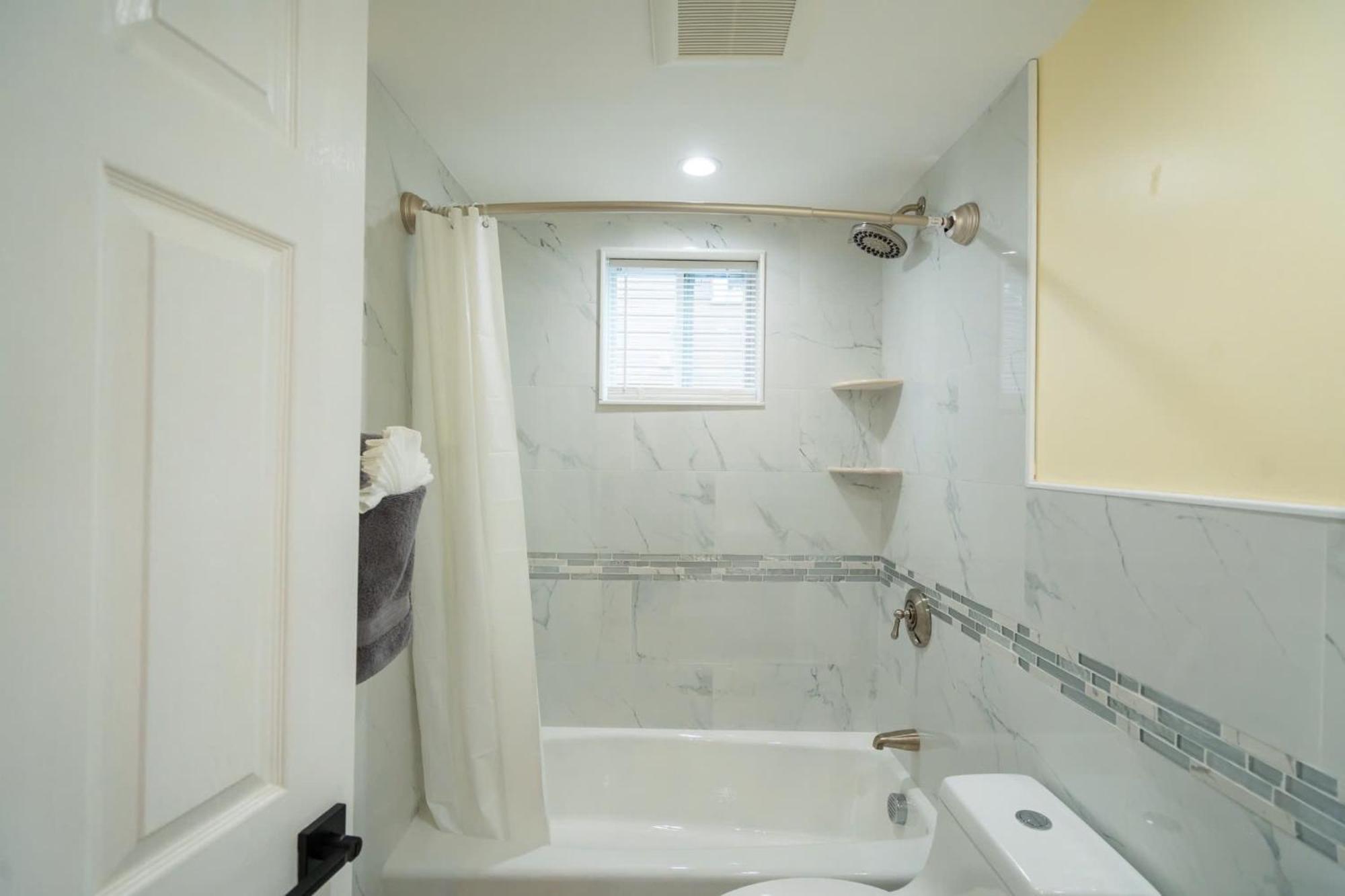 30-1 New! Full Comfort - Spacious 1St-Floor Apt * Boston