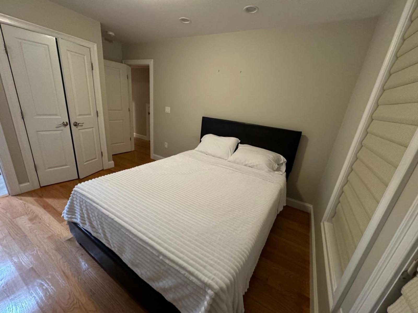 Apartment Ultra Convenient Luxury In South With Private Parking Garage *
