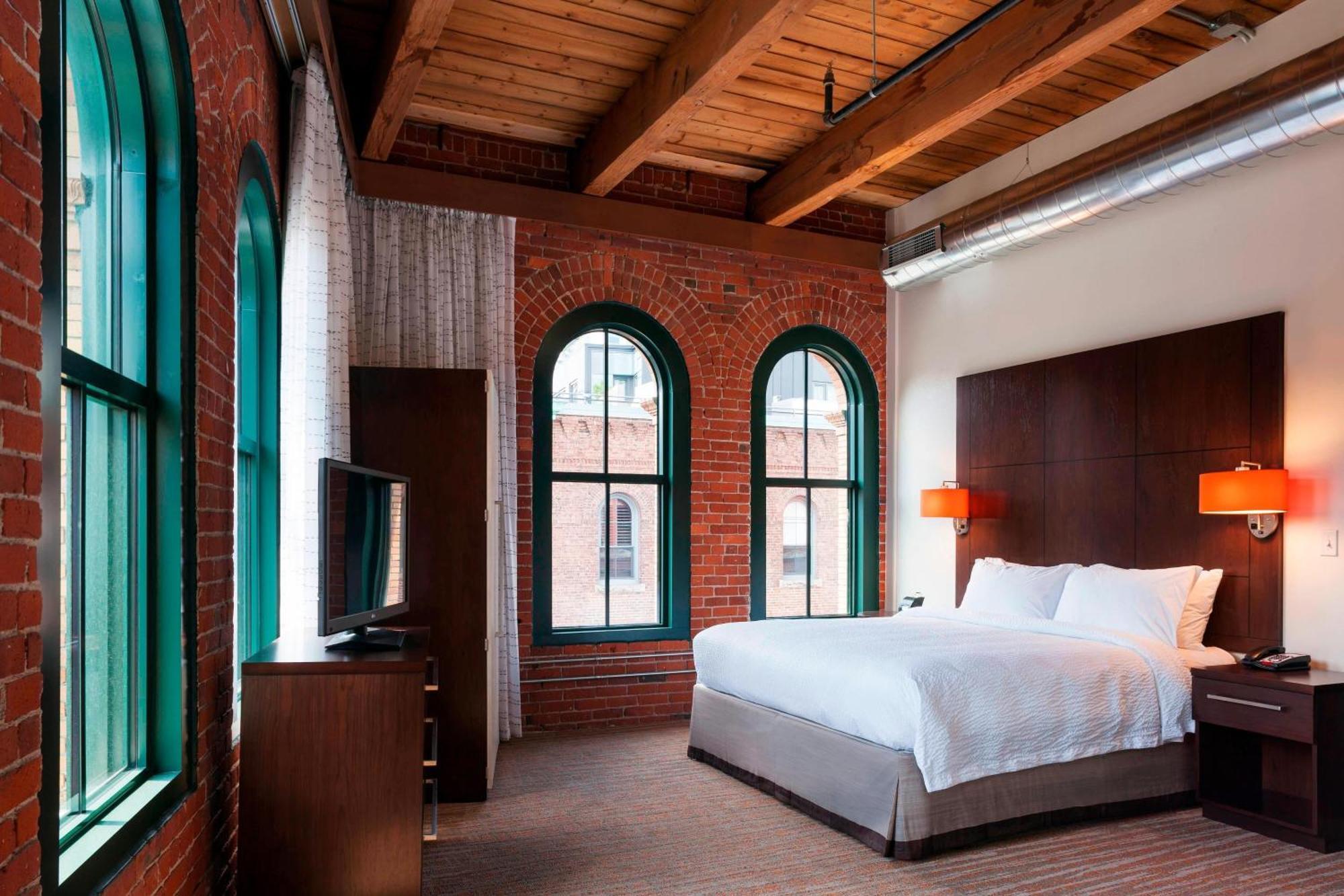By Marriott Downtown Seaport Hotel 3*