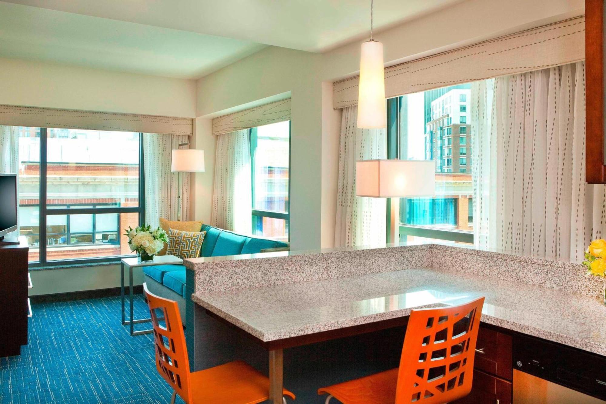 Hotel By Marriott Back Bay/fenway
