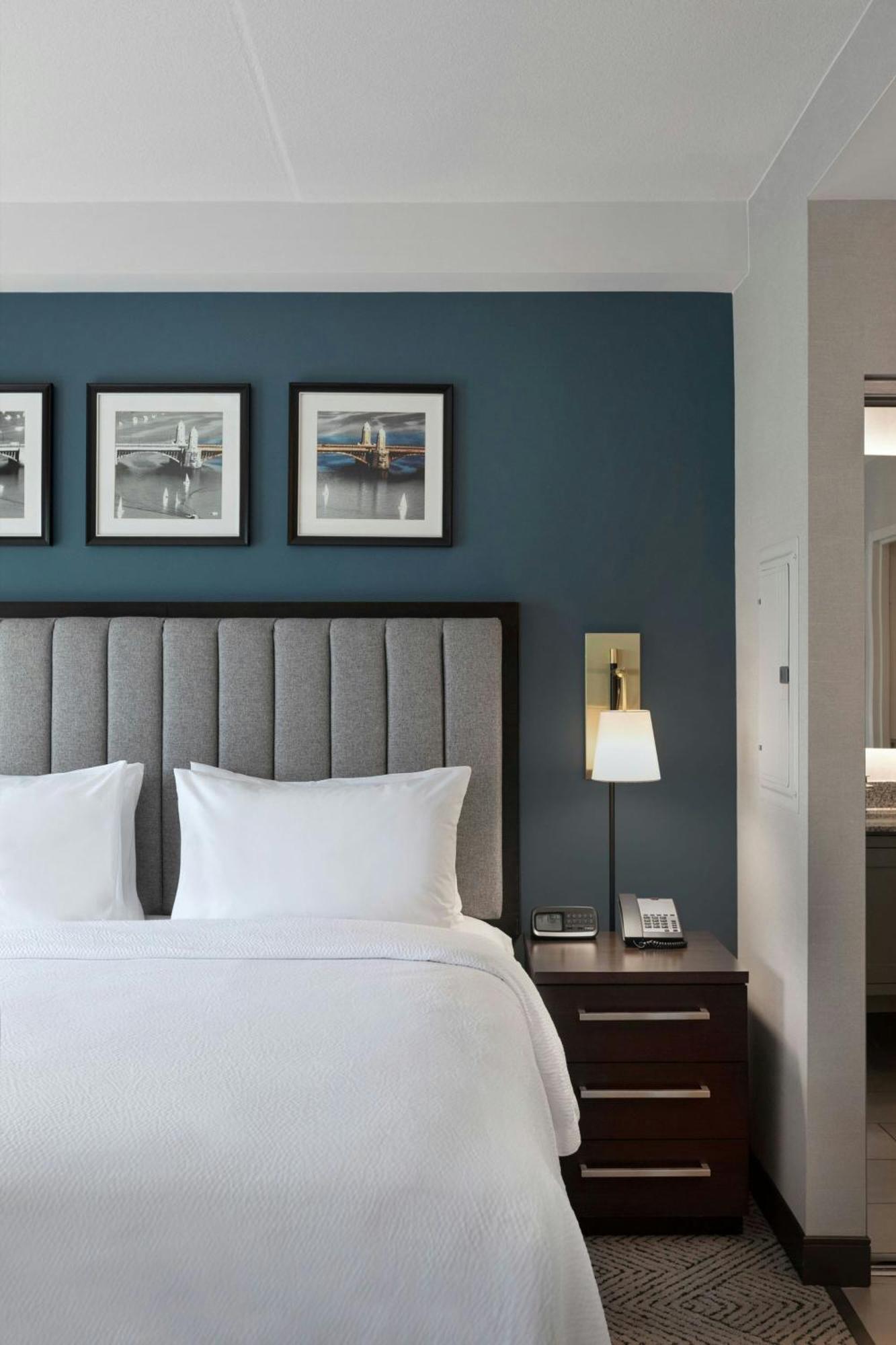 Hotel By Marriott Back Bay/fenway 3*