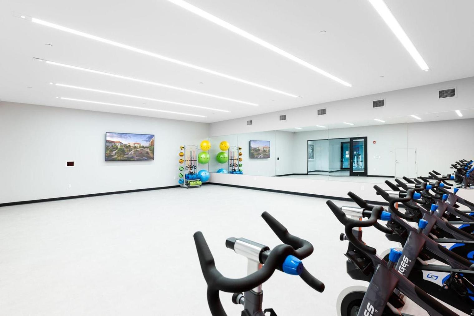 Brighton 1br W Wd Gym Nr T Shops Dining Bos-436 Apartment
