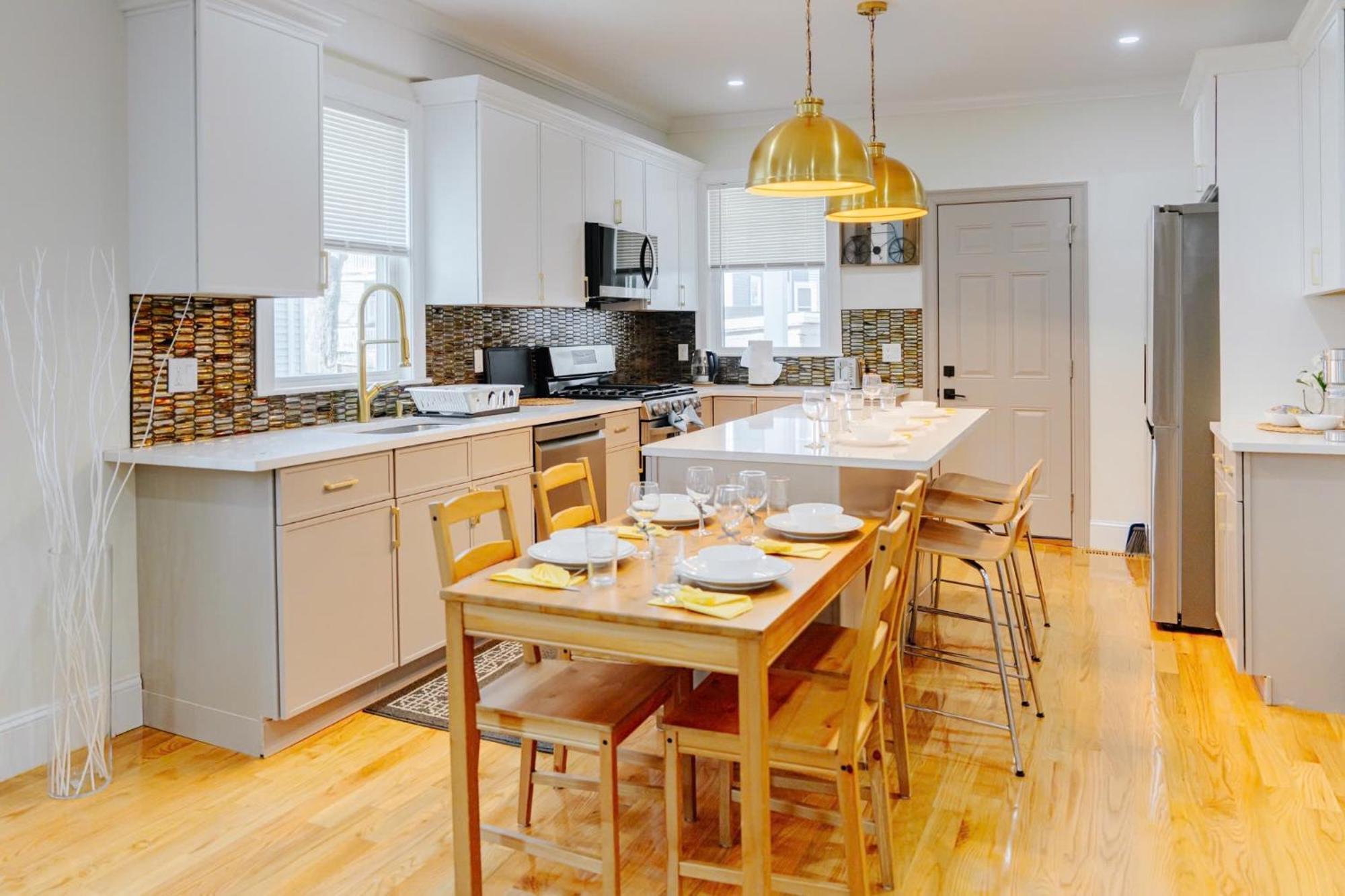 82 Newly Renovated, Luxury In Apartment Boston