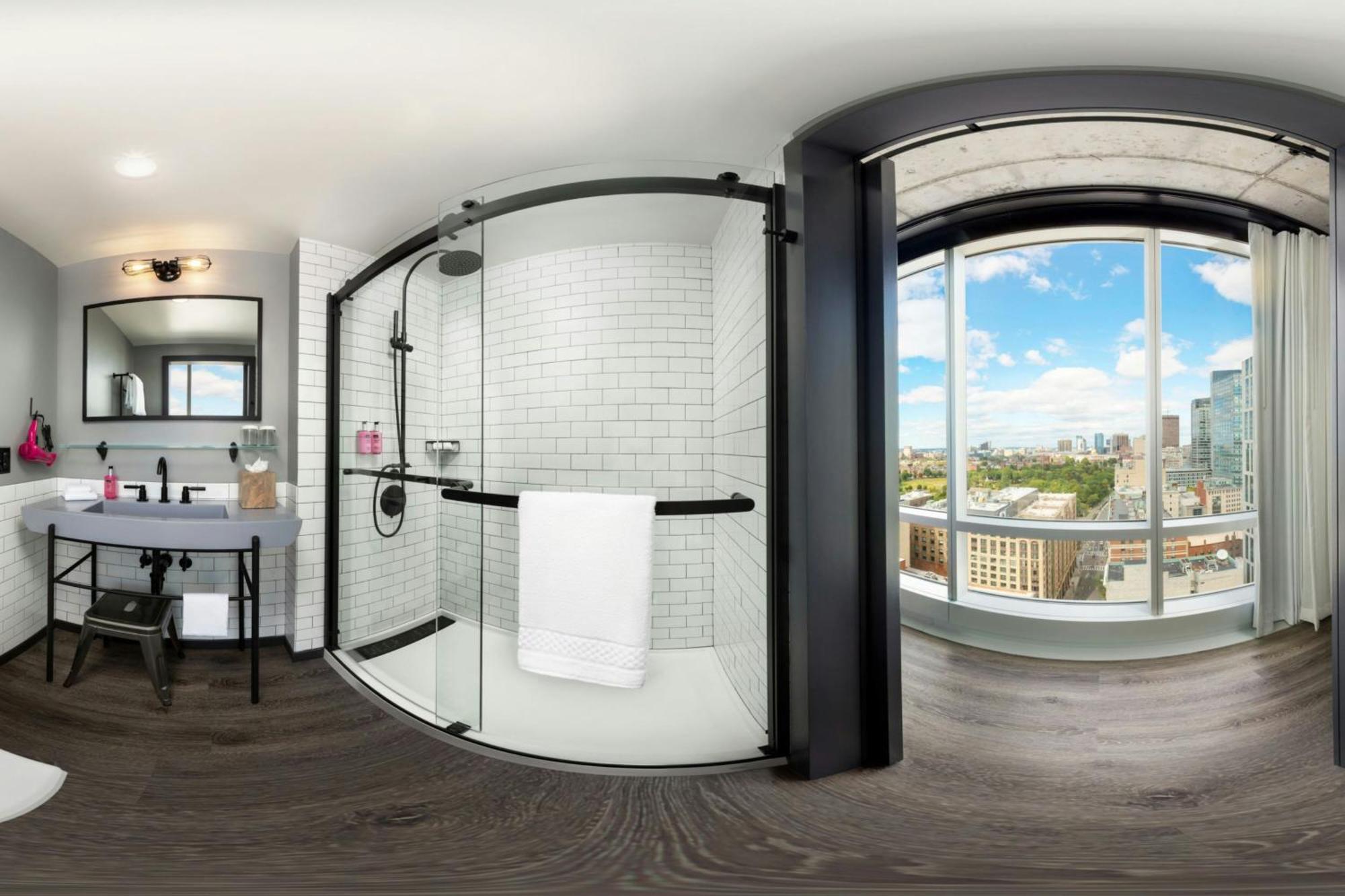 Hotel Moxy Downtown