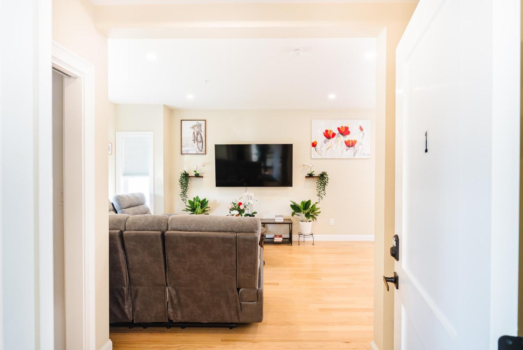 60-1 New Renovated Apartment