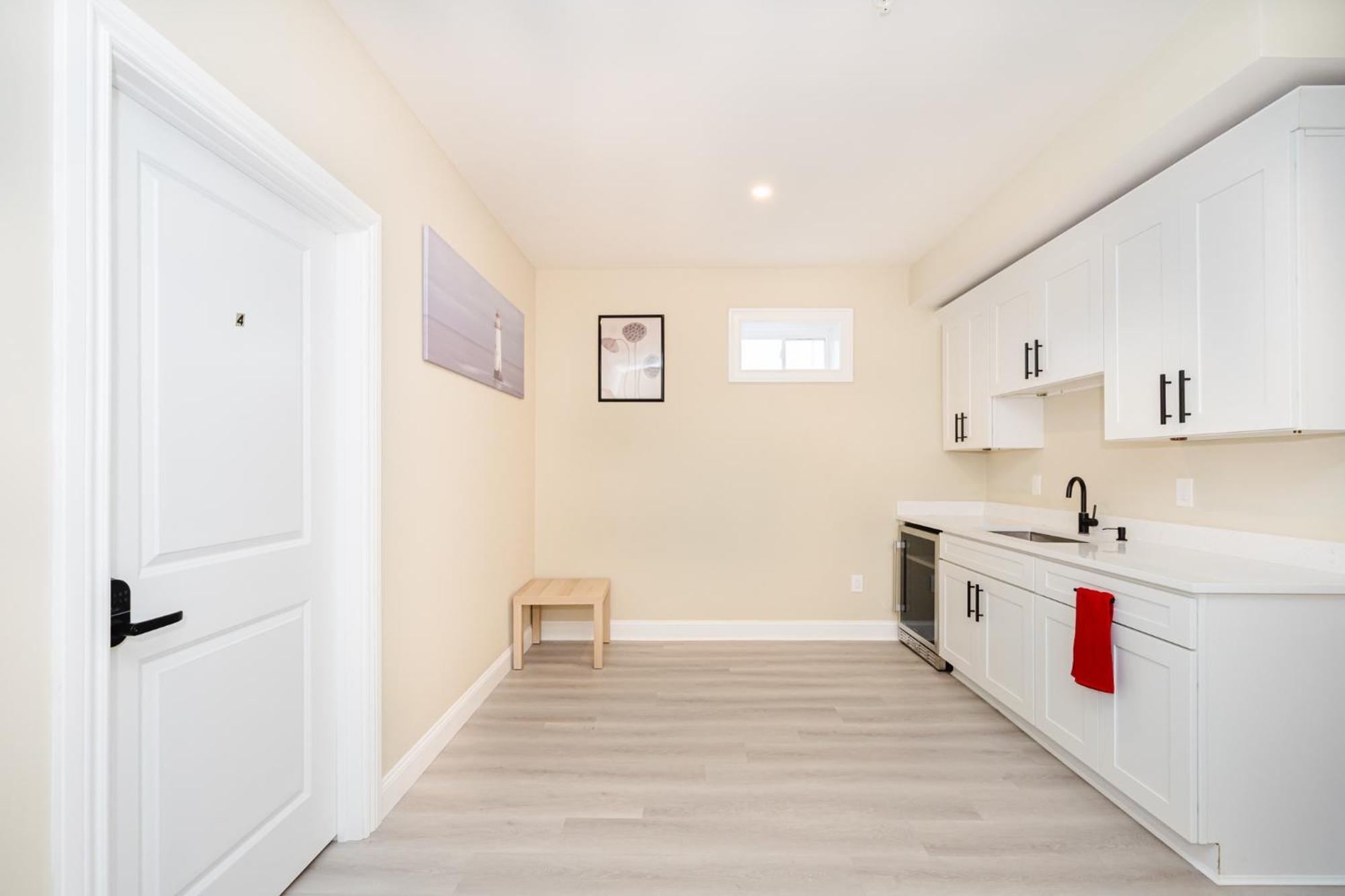 60-1 New Renovated Apartment *