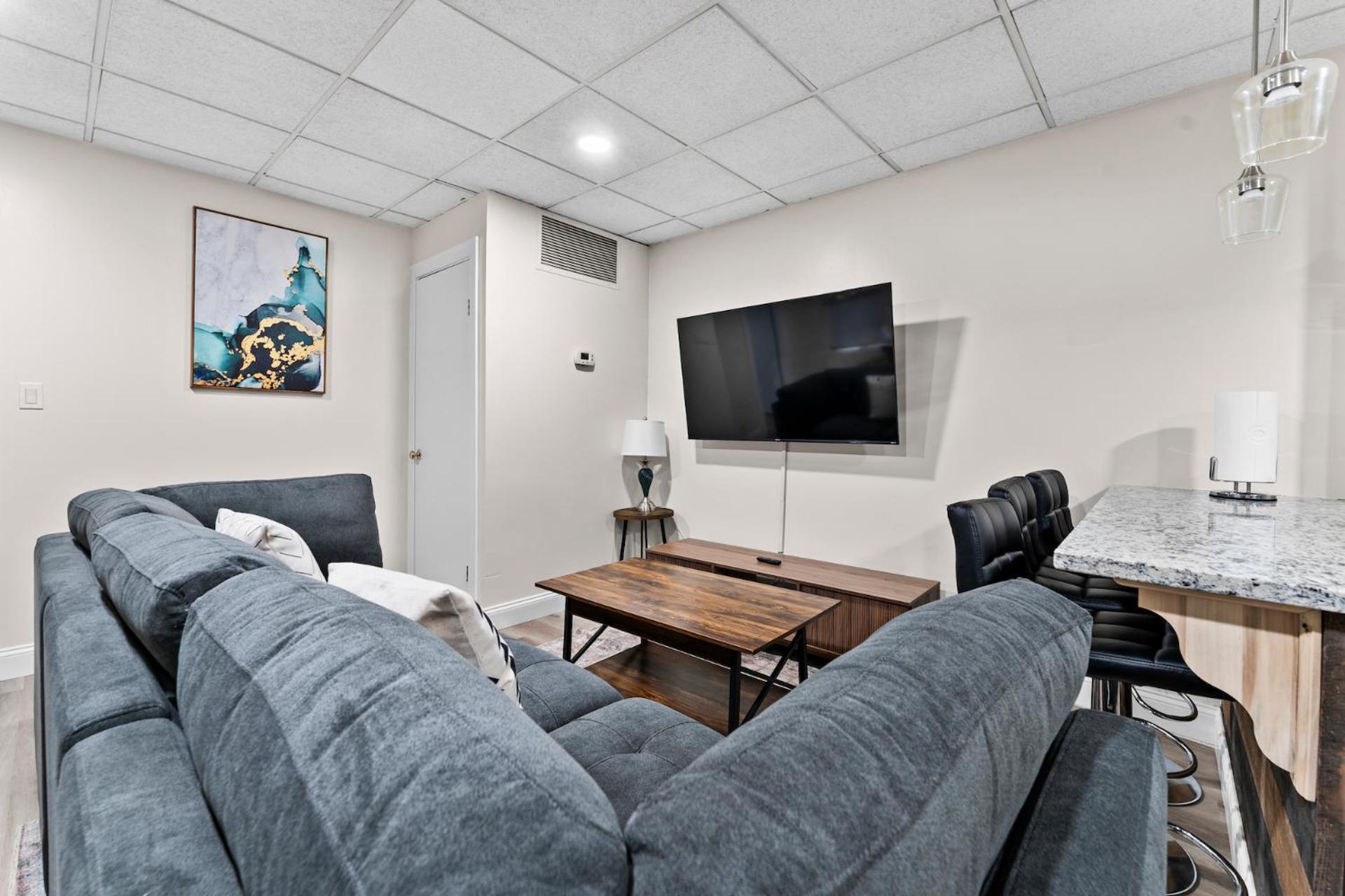 Furnished In Downtown *