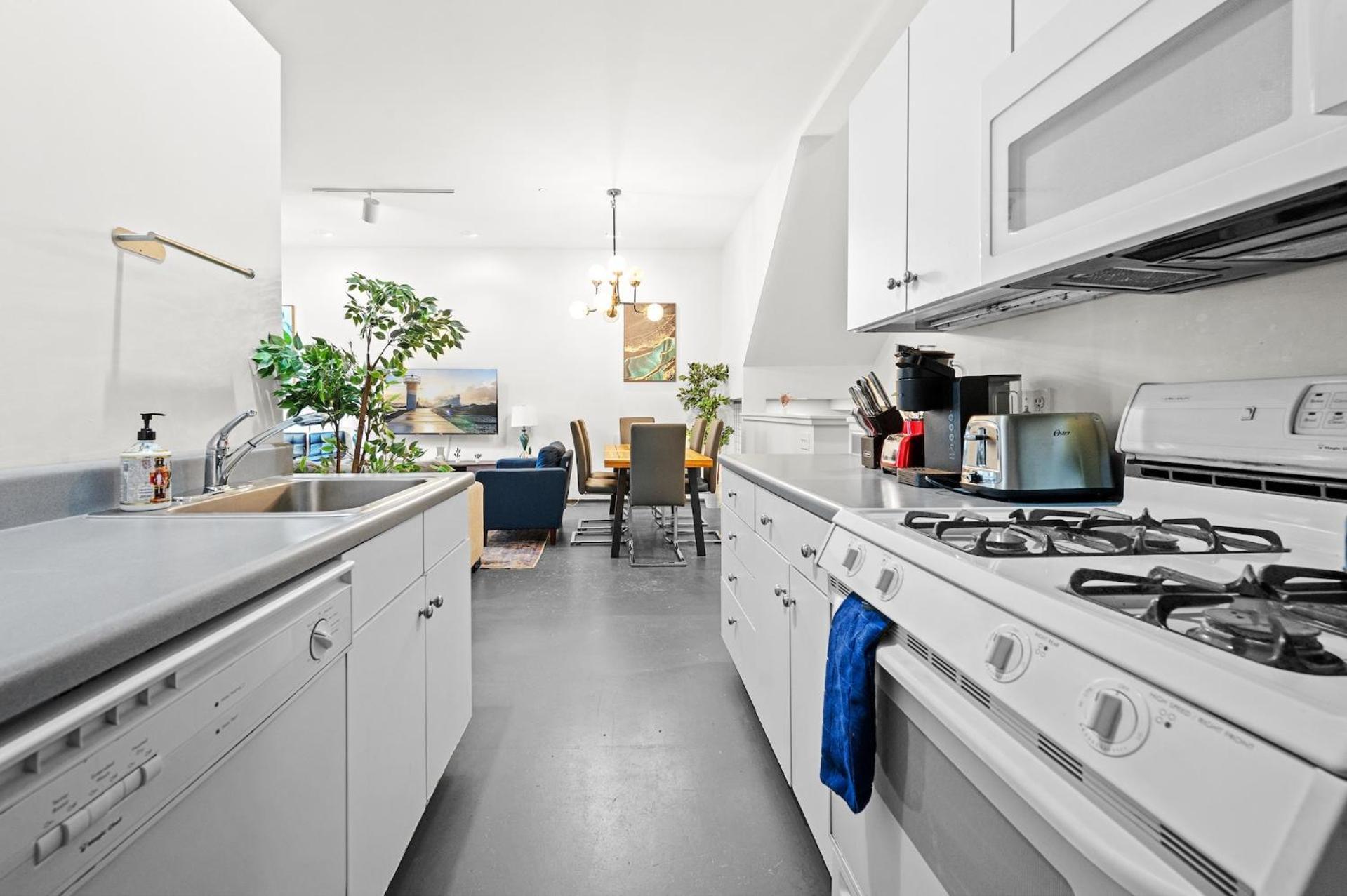 Furnished Loft Style In Southend Boston