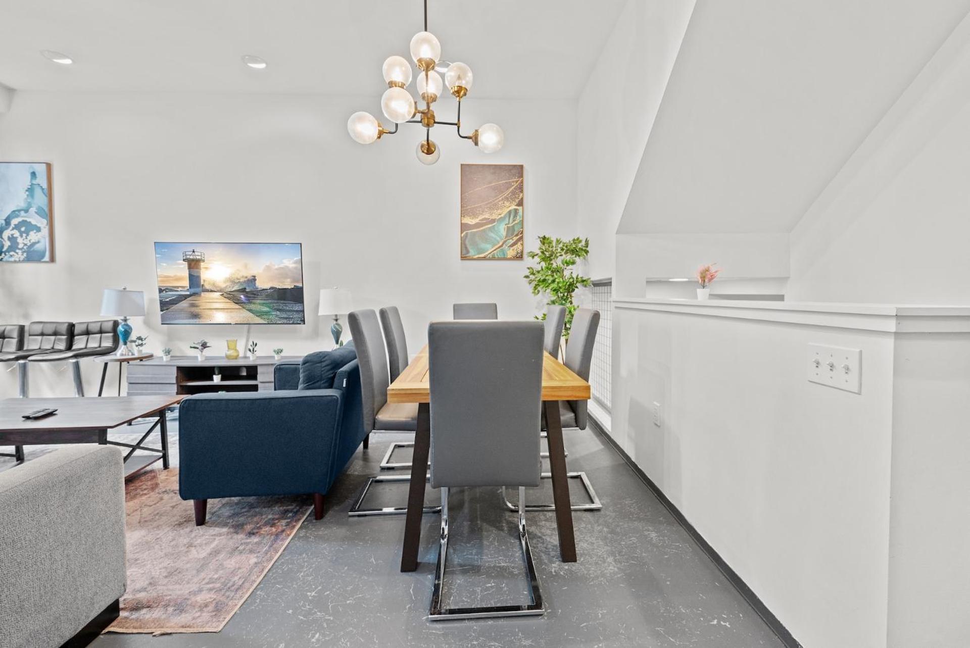 Furnished Loft Style In Southend Apartment *