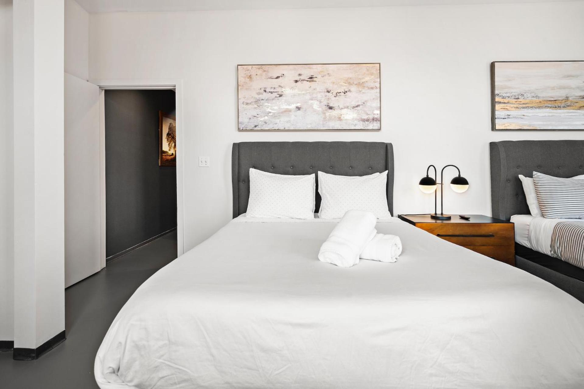 Furnished Loft Style In Southend Apartment