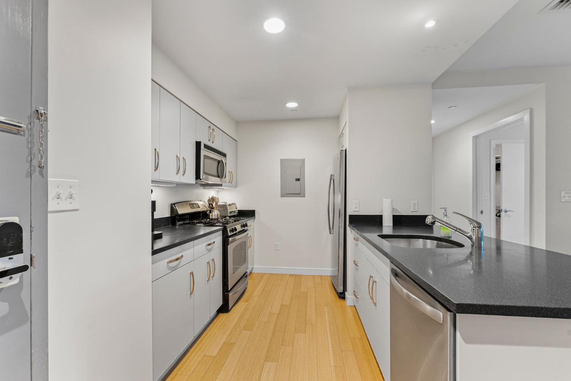 Beautiful 2br In Southend Apartment *