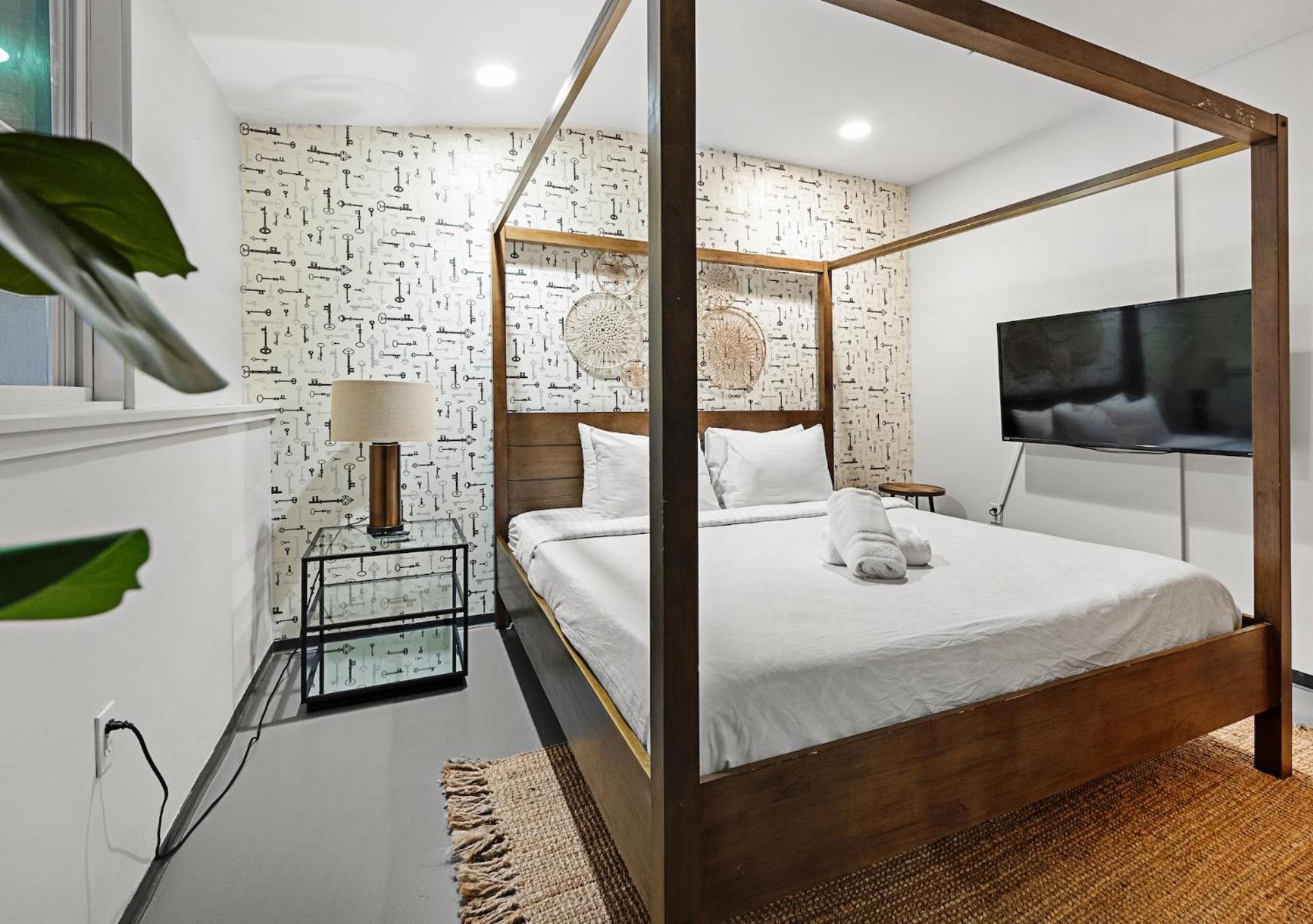 Furnished Loft Style In Southend Boston