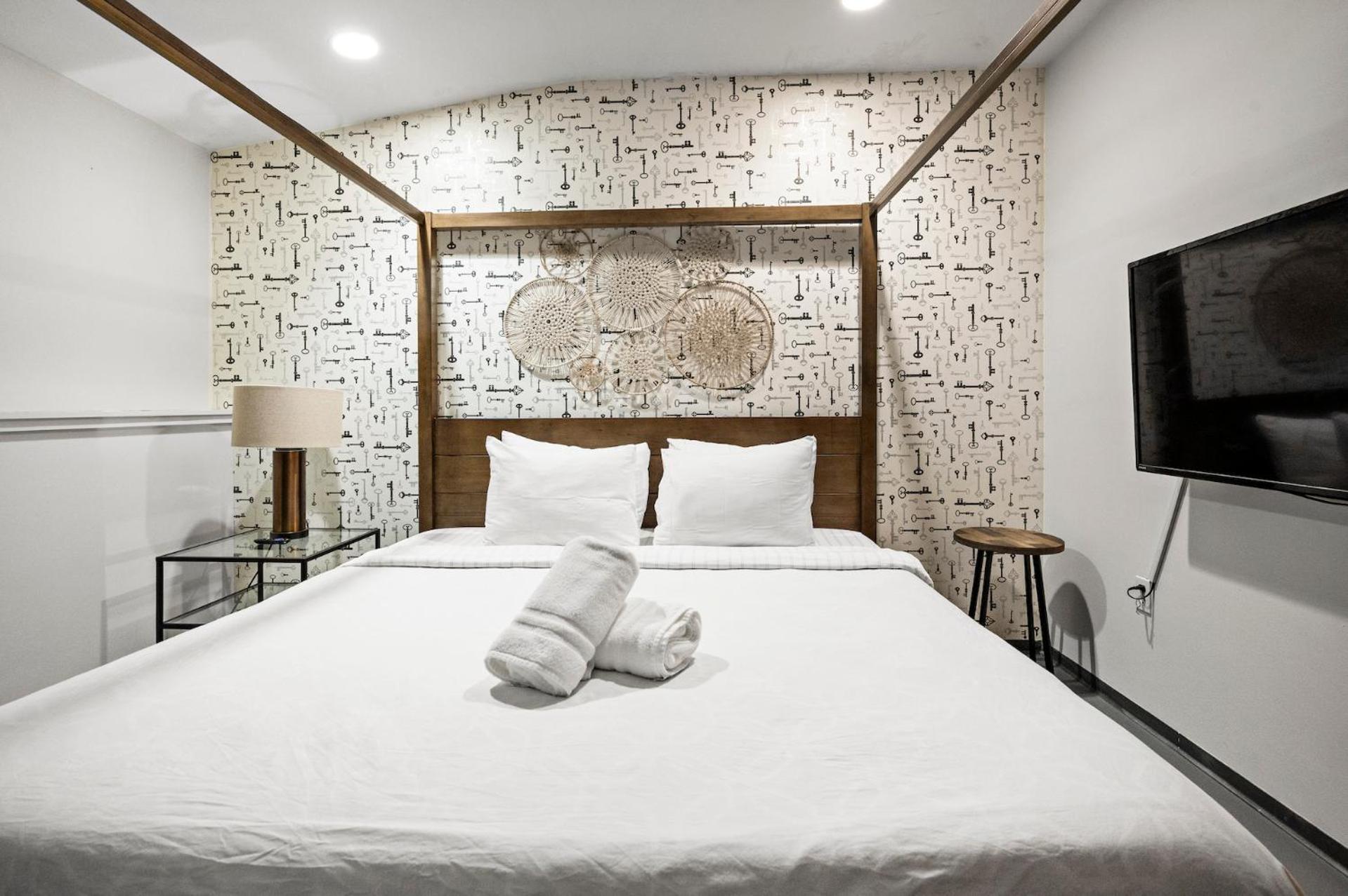 Furnished Loft Style In Southend Apartment