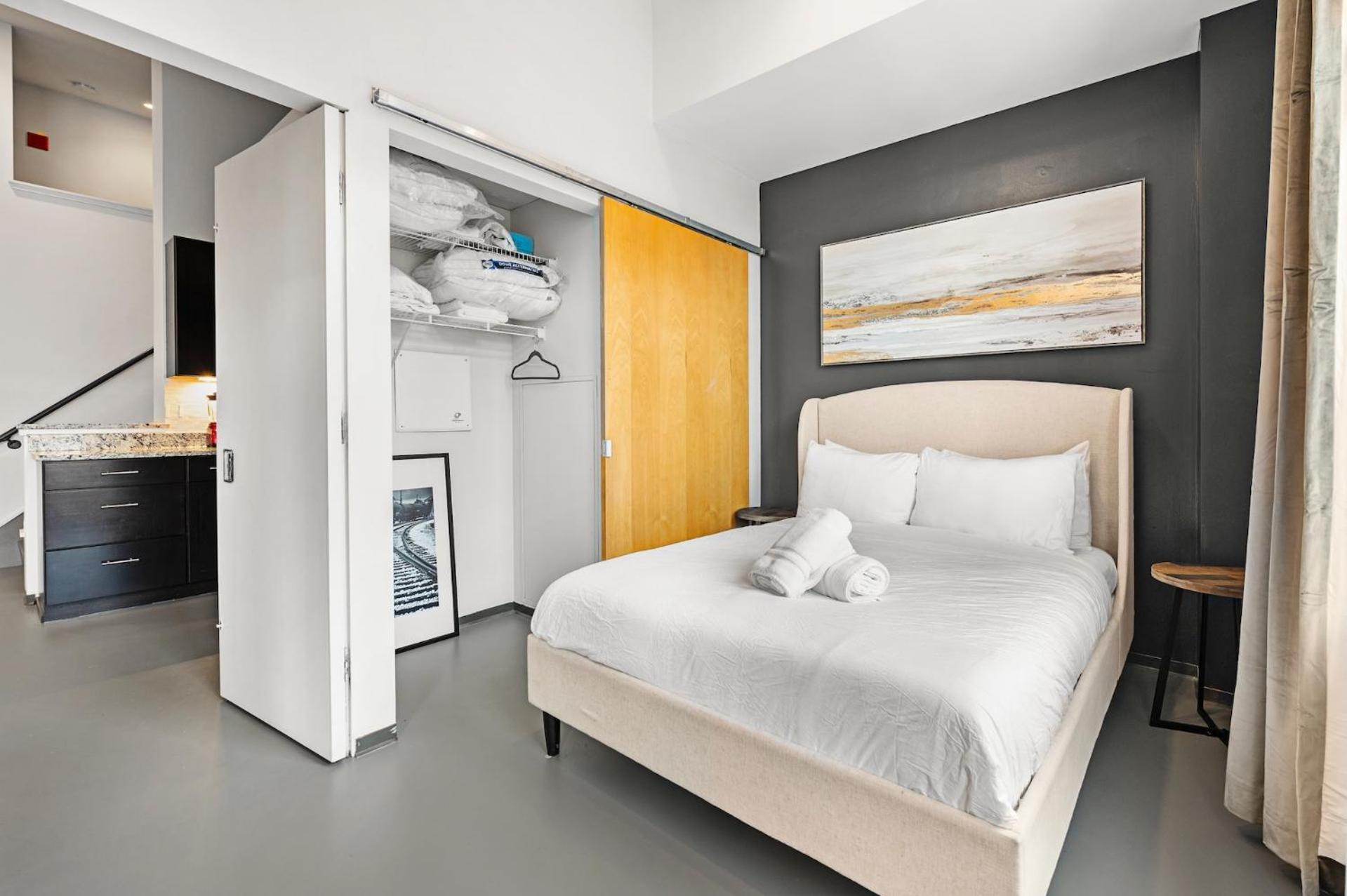 Apartment Furnished Loft Style In Southend Boston