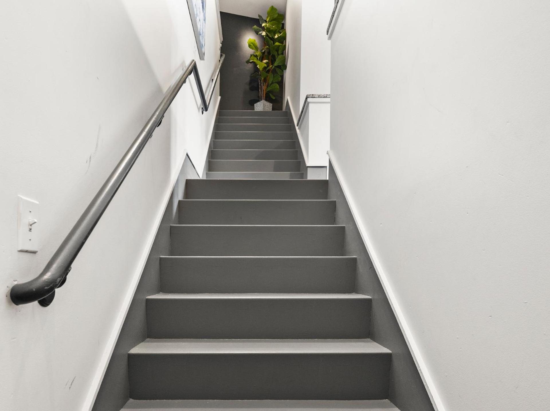 Furnished Loft Style In Southend Apartment *