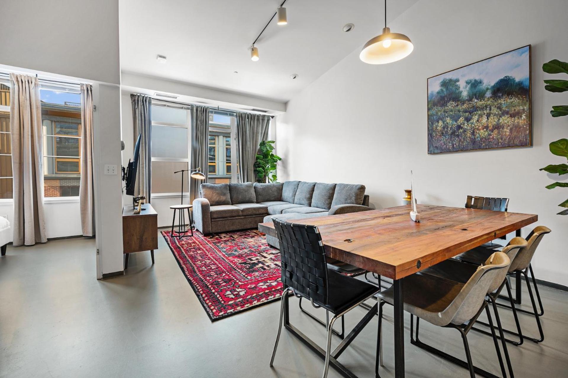 Furnished Loft Style In Southend Boston